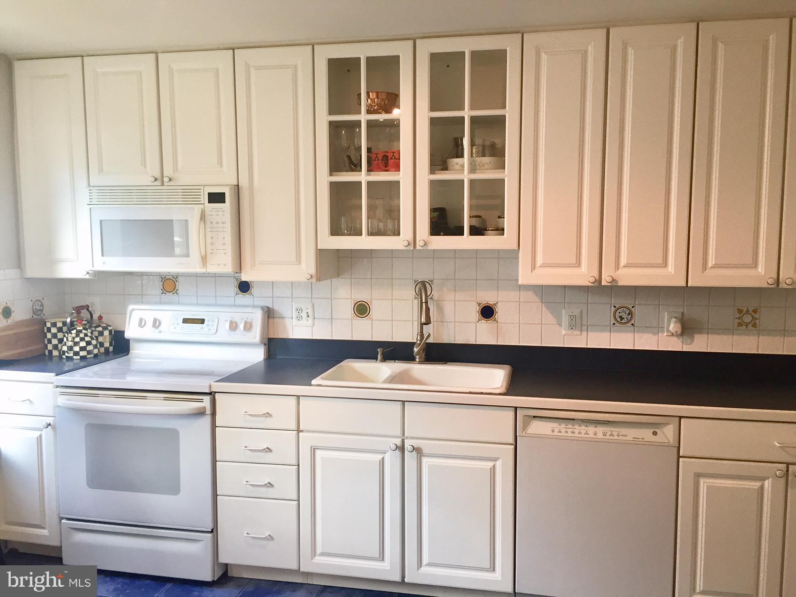 BRISTOL SQUARE - Residential Lease