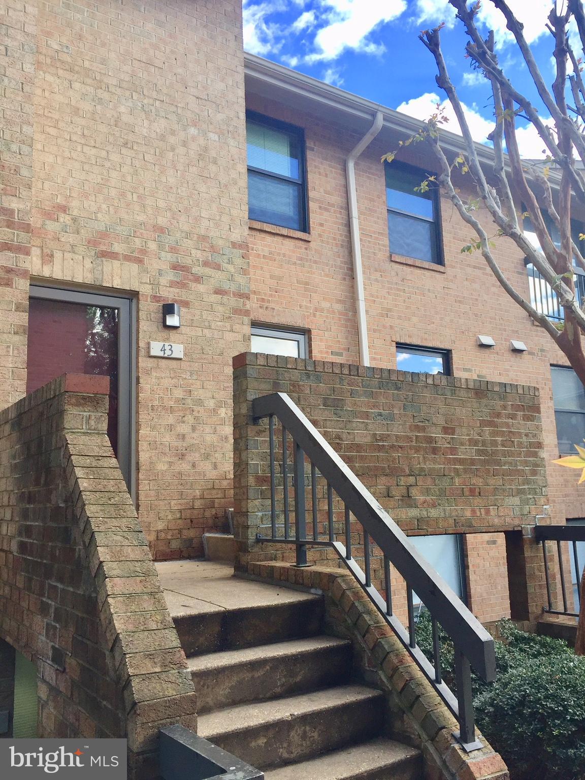 BRISTOL SQUARE - Residential Lease