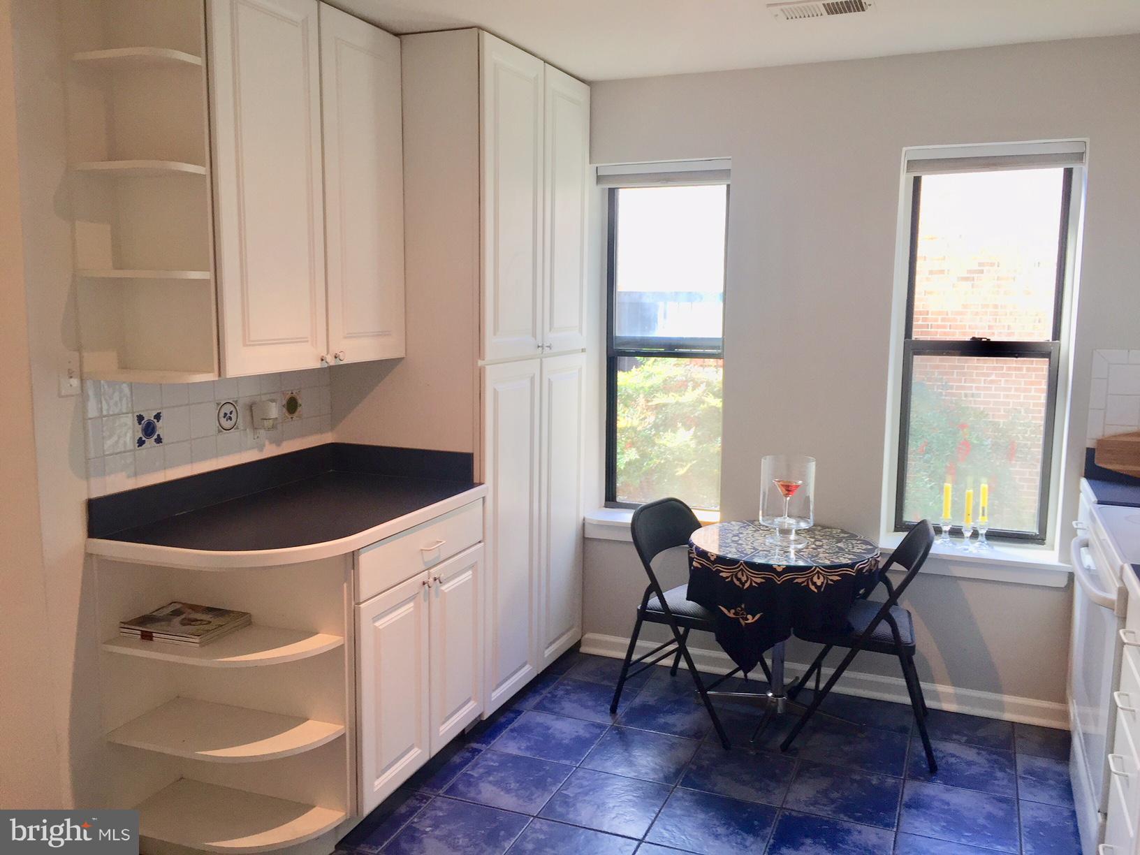 BRISTOL SQUARE - Residential Lease