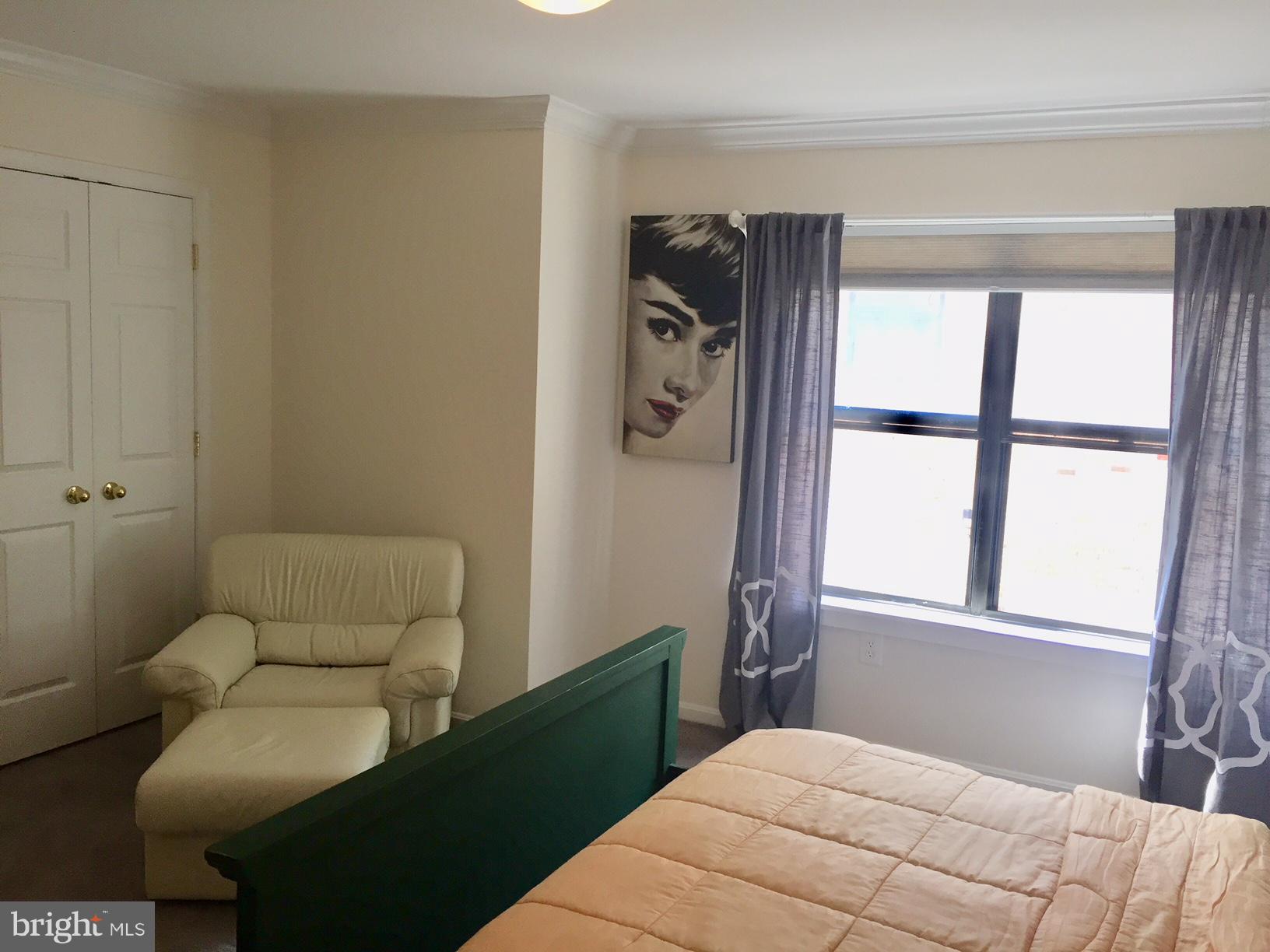 BRISTOL SQUARE - Residential Lease