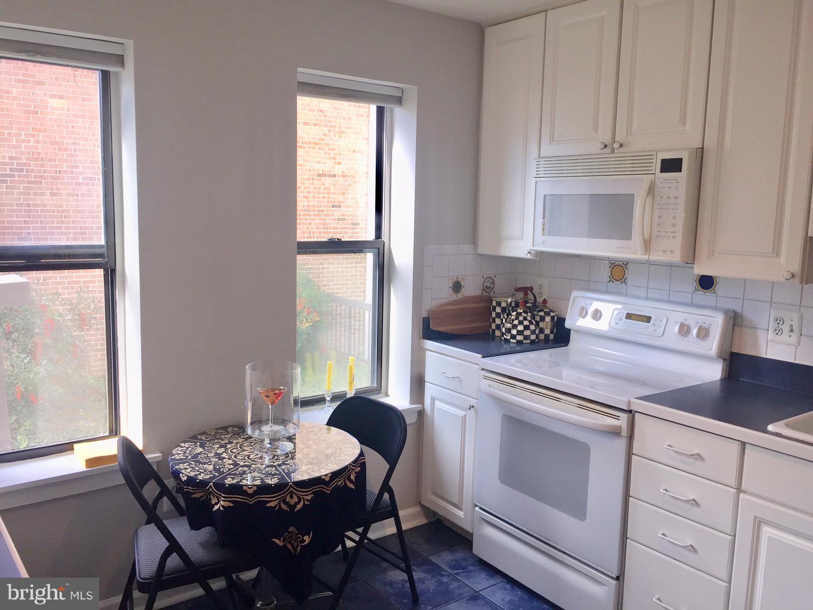 BRISTOL SQUARE - Residential Lease