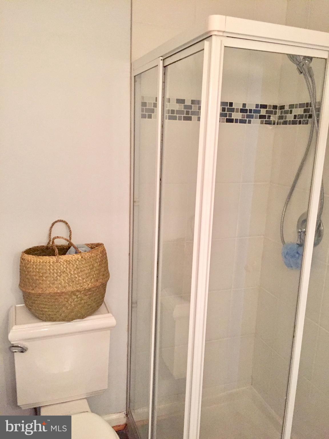 BRISTOL SQUARE - Residential Lease