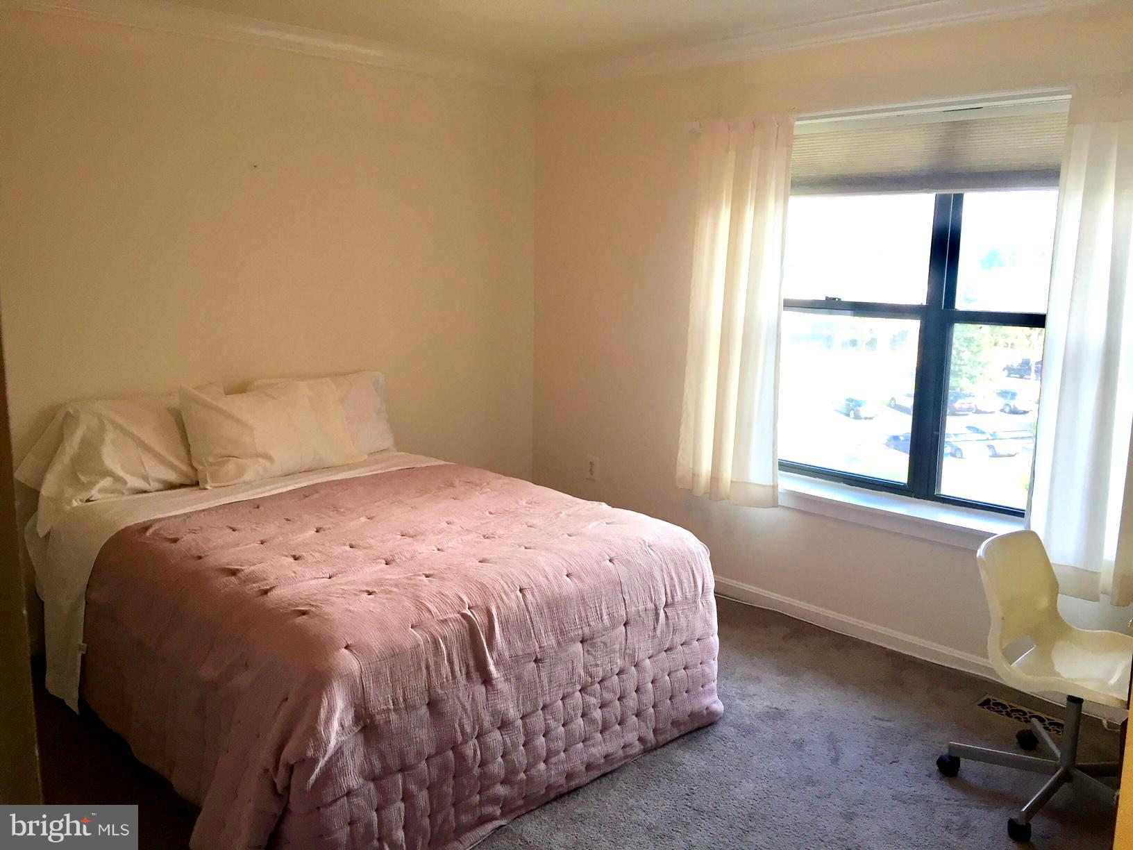 BRISTOL SQUARE - Residential Lease