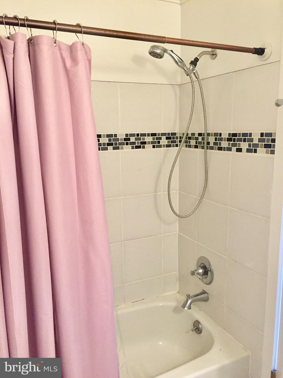 BRISTOL SQUARE - Residential Lease