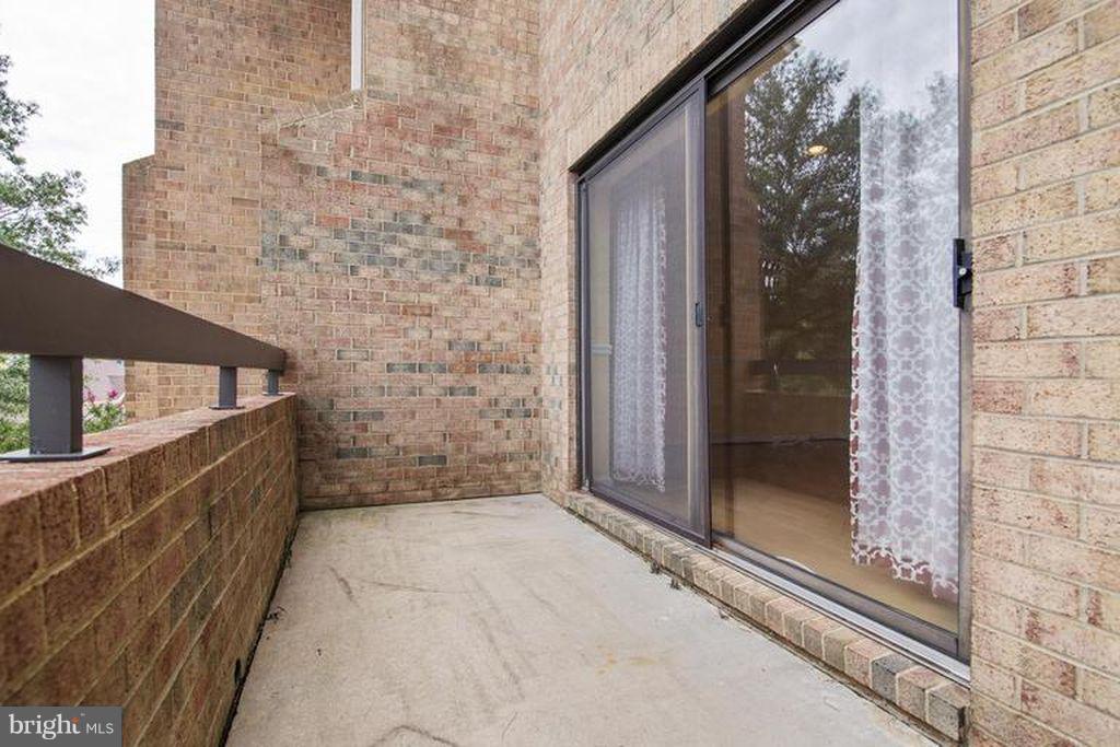 BRISTOL SQUARE - Residential Lease