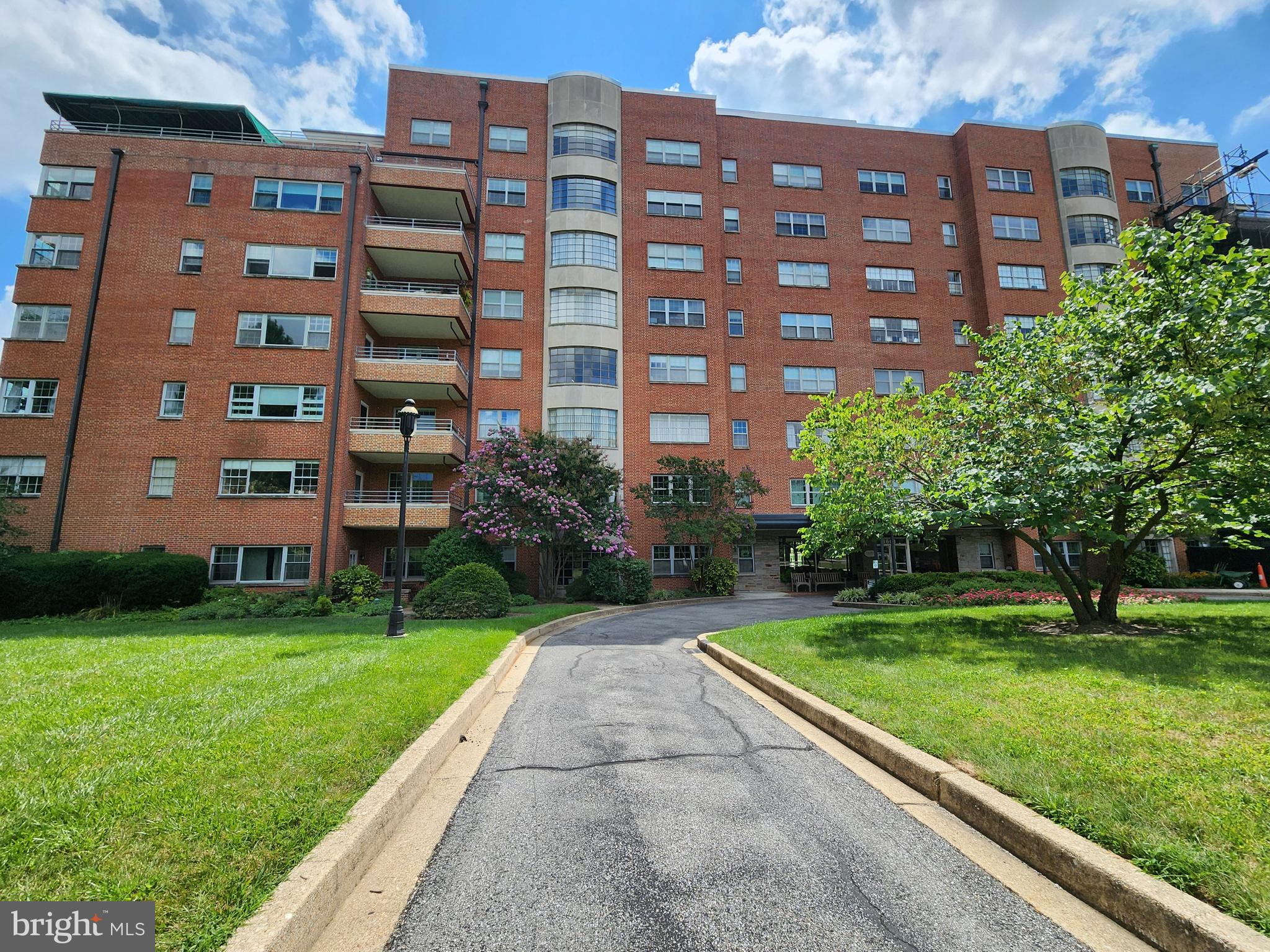 ONLINE AUCTION: Property being sold with parking spot P-1027. Bidding begins 08/25/2025 @ 10:00 AM. Bidding ends 08/27/2025 @ 7:00 PM. Located in the Oakenshawe neighborhood of Baltimore, this condominium property sits adjacent to Guilford Gateway Park and just across from Johns Hopkins University, offering convenient access to cultural and academic amenities. Nearby attractions include Sherwood Gardens, the University Loyola Maryland, and Morgan State University. Within a mile, residents can reach Waverly Shopping Center or the larger Rotunda for retail options. The Clifton Park Golf Course and Clifton Park are also notable nearby recreational assets. Easy access to Charles Street connects directly to I-83, providing a route to major regional destinations. This property is vacant. List Price is Suggested Opening Bid. Deposit: $7,500.
