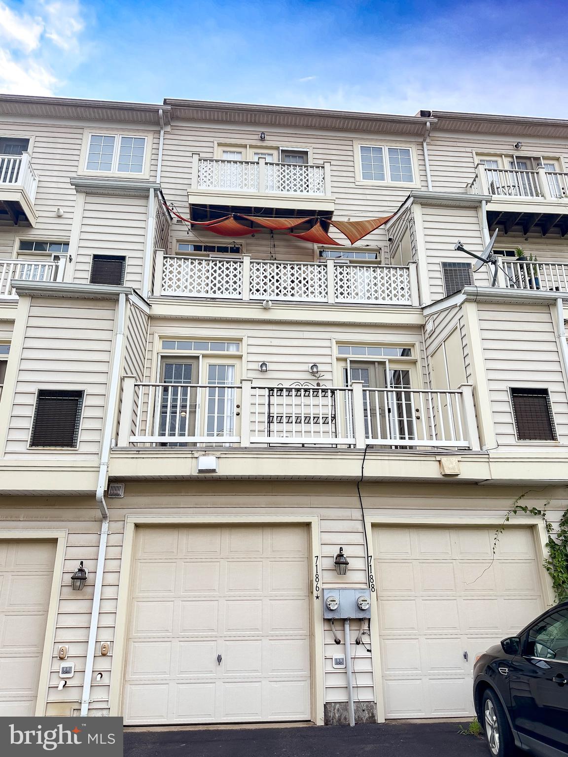 THE TOWNES AT VILLAGE PLACE - Residential