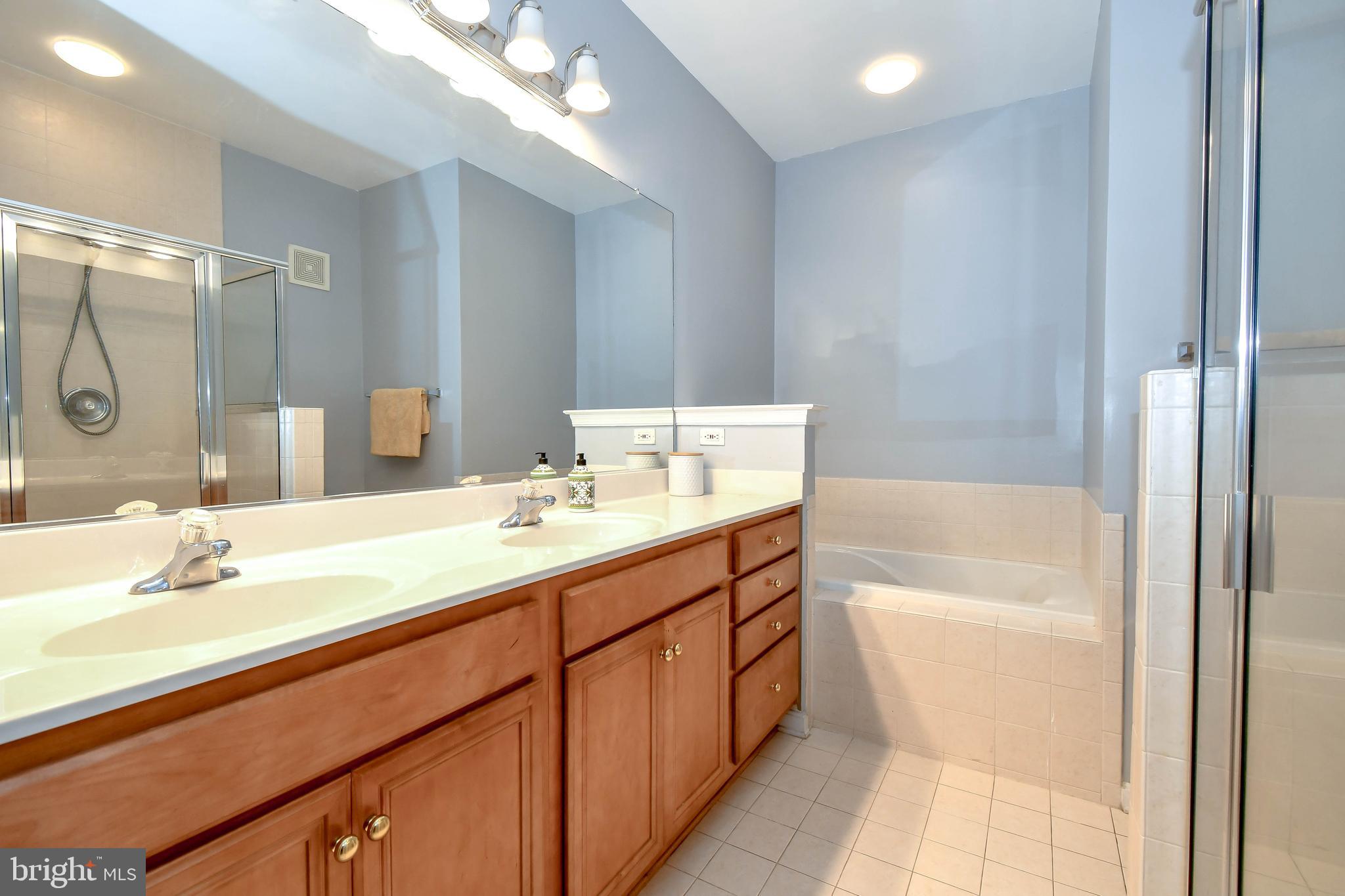 THE TOWNES AT VILLAGE PLACE - Residential