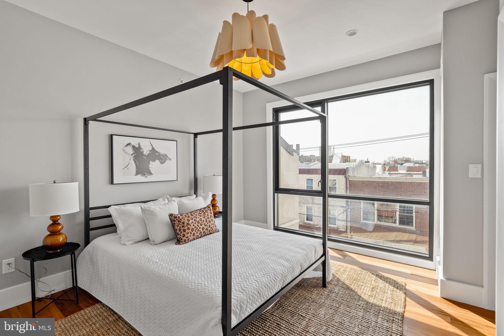 QUEEN VILLAGE - Residential