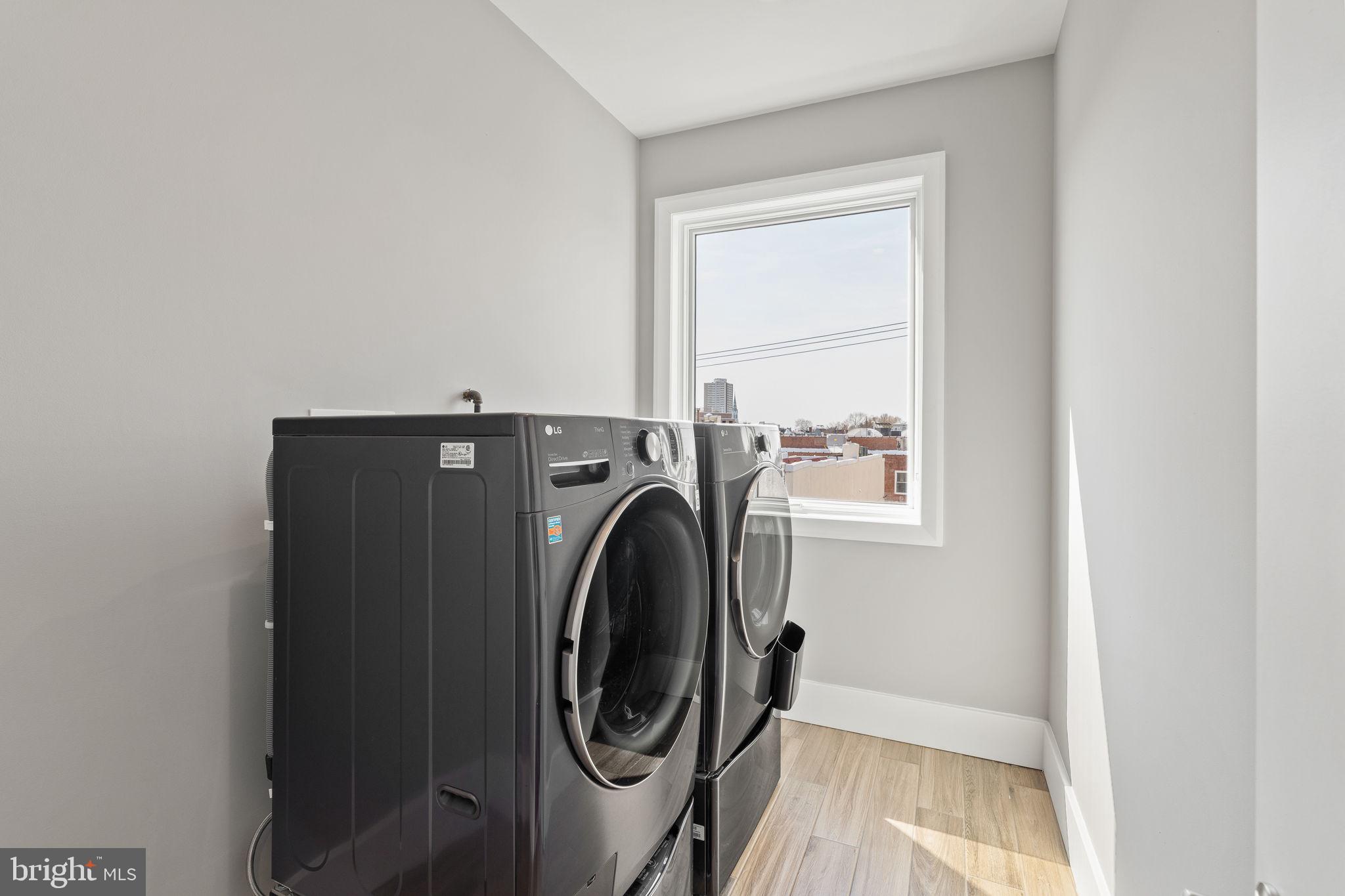 QUEEN VILLAGE - Residential