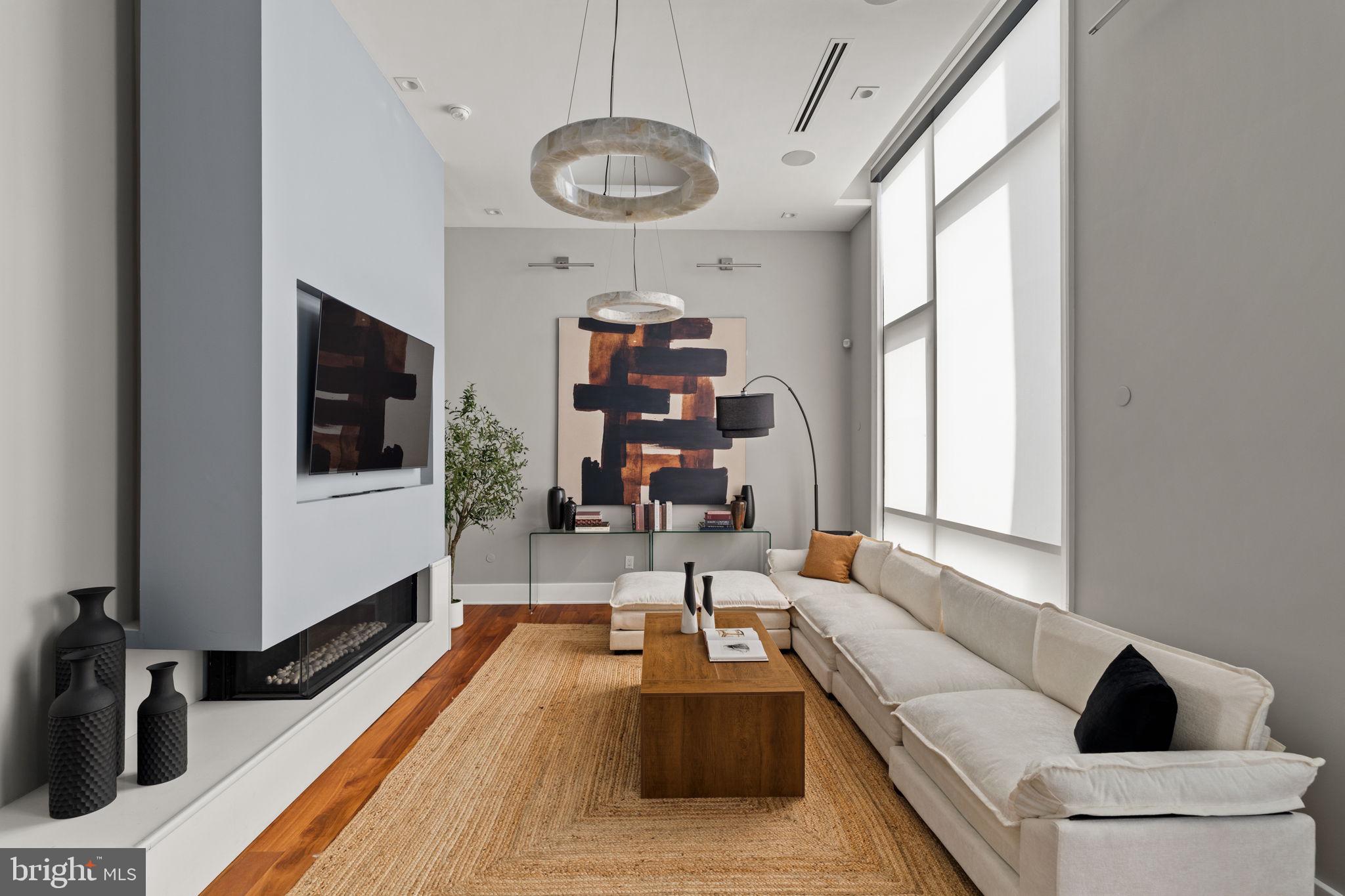 QUEEN VILLAGE - Residential