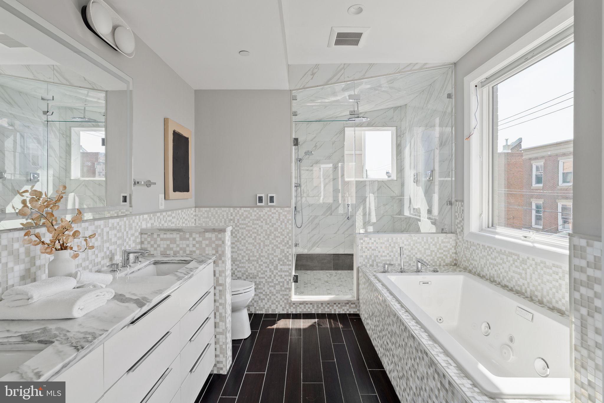 QUEEN VILLAGE - Residential