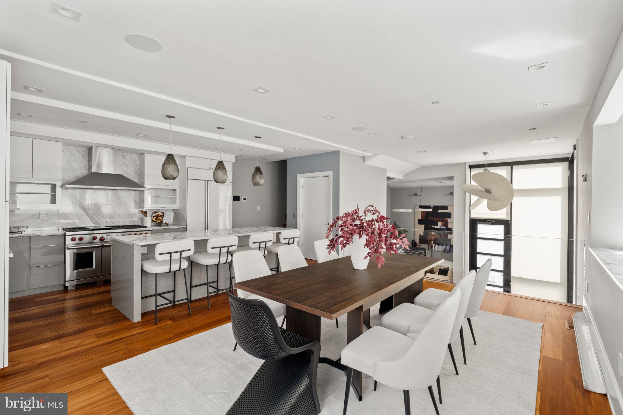 QUEEN VILLAGE - Residential