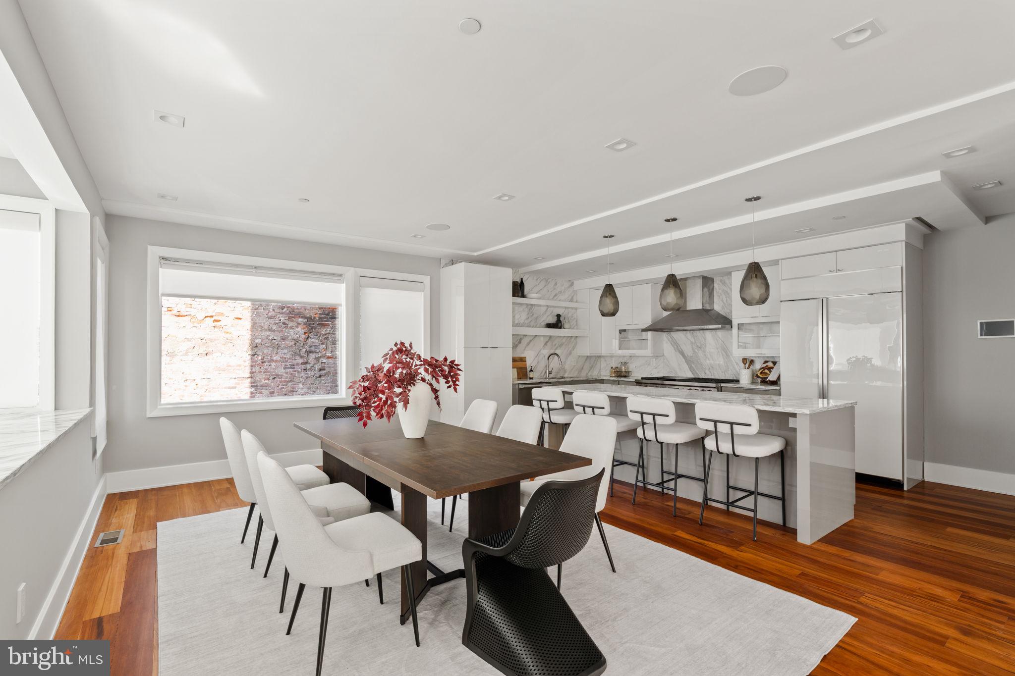 QUEEN VILLAGE - Residential