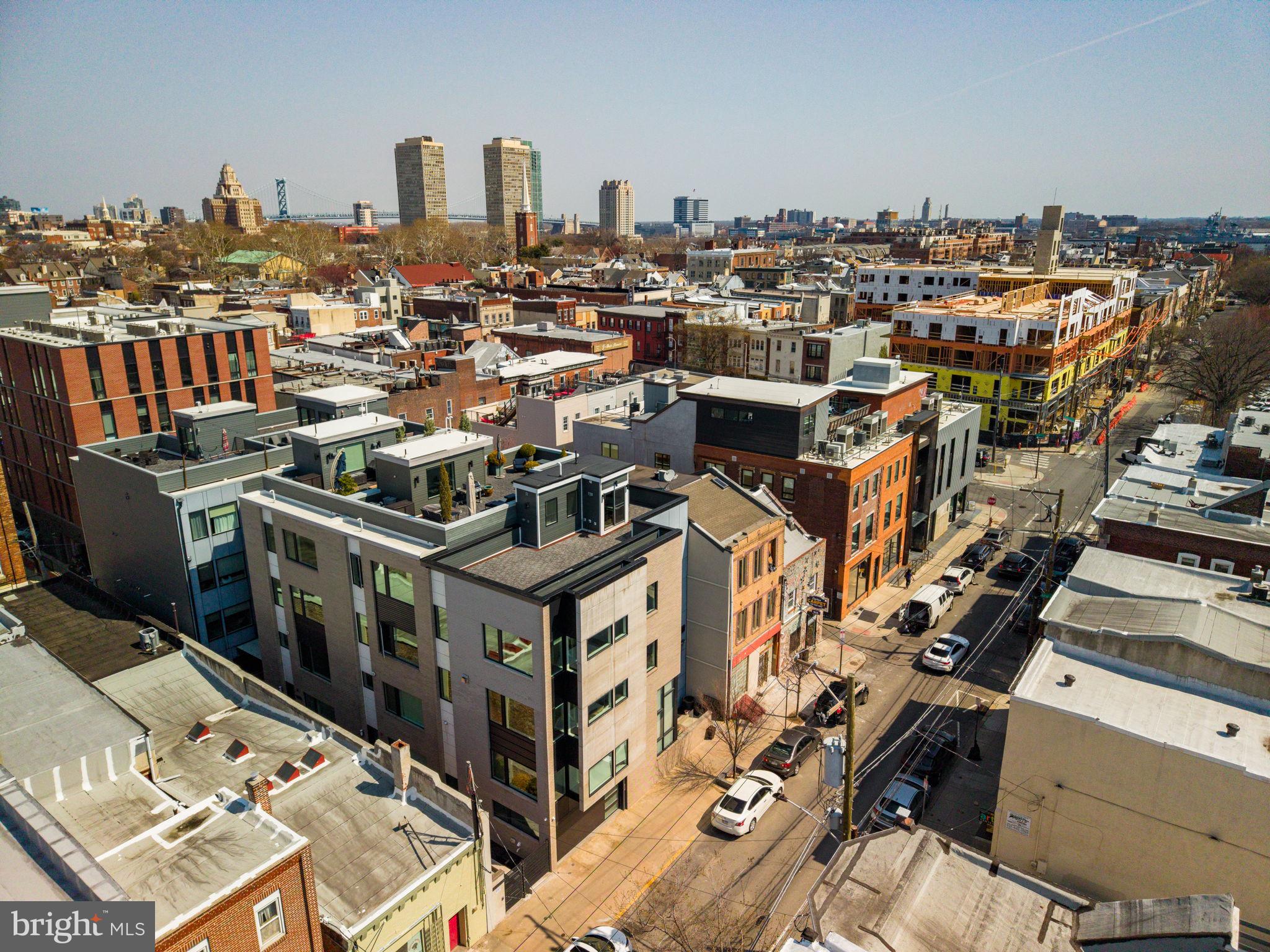 QUEEN VILLAGE - Residential