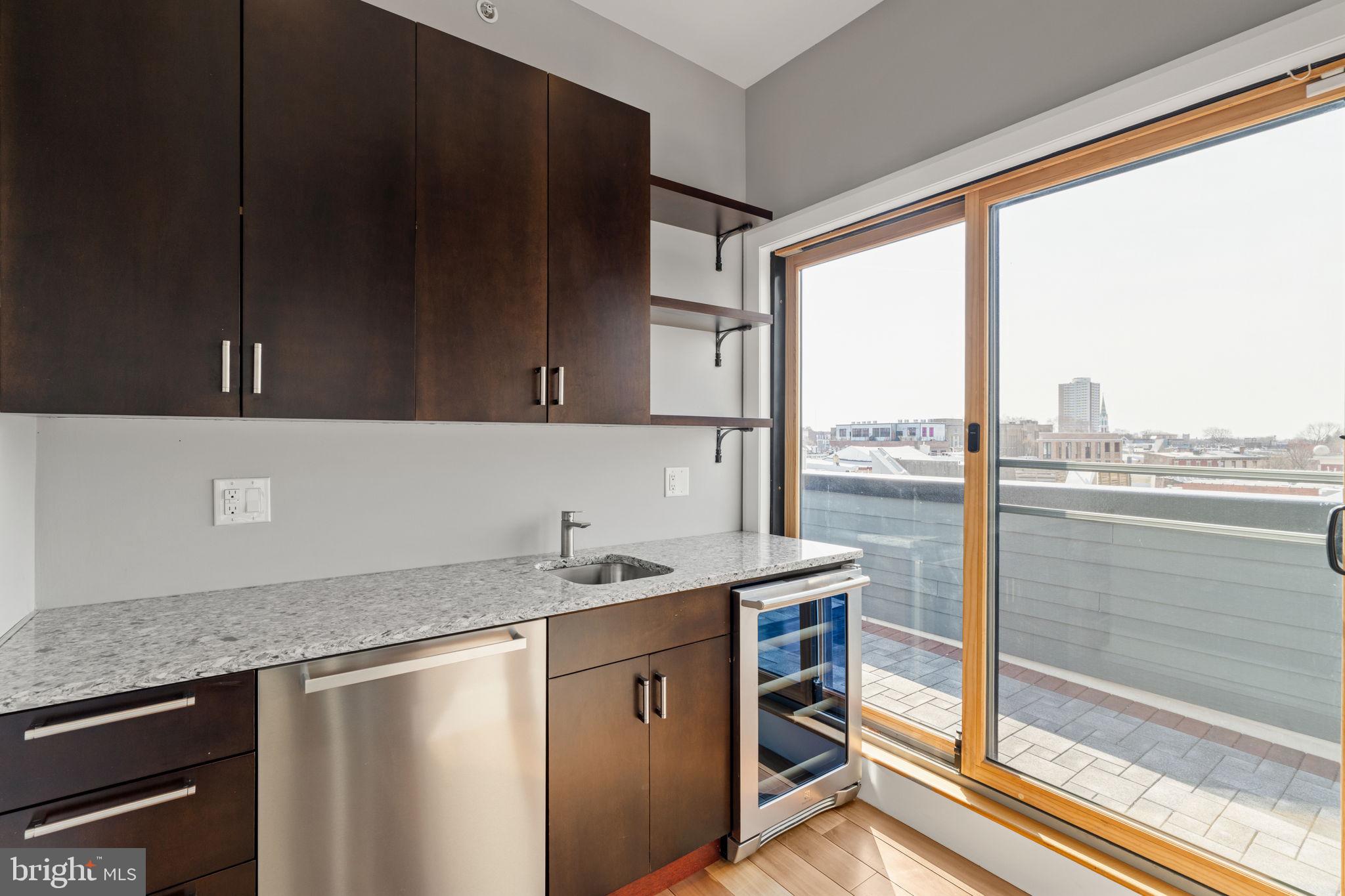 QUEEN VILLAGE - Residential