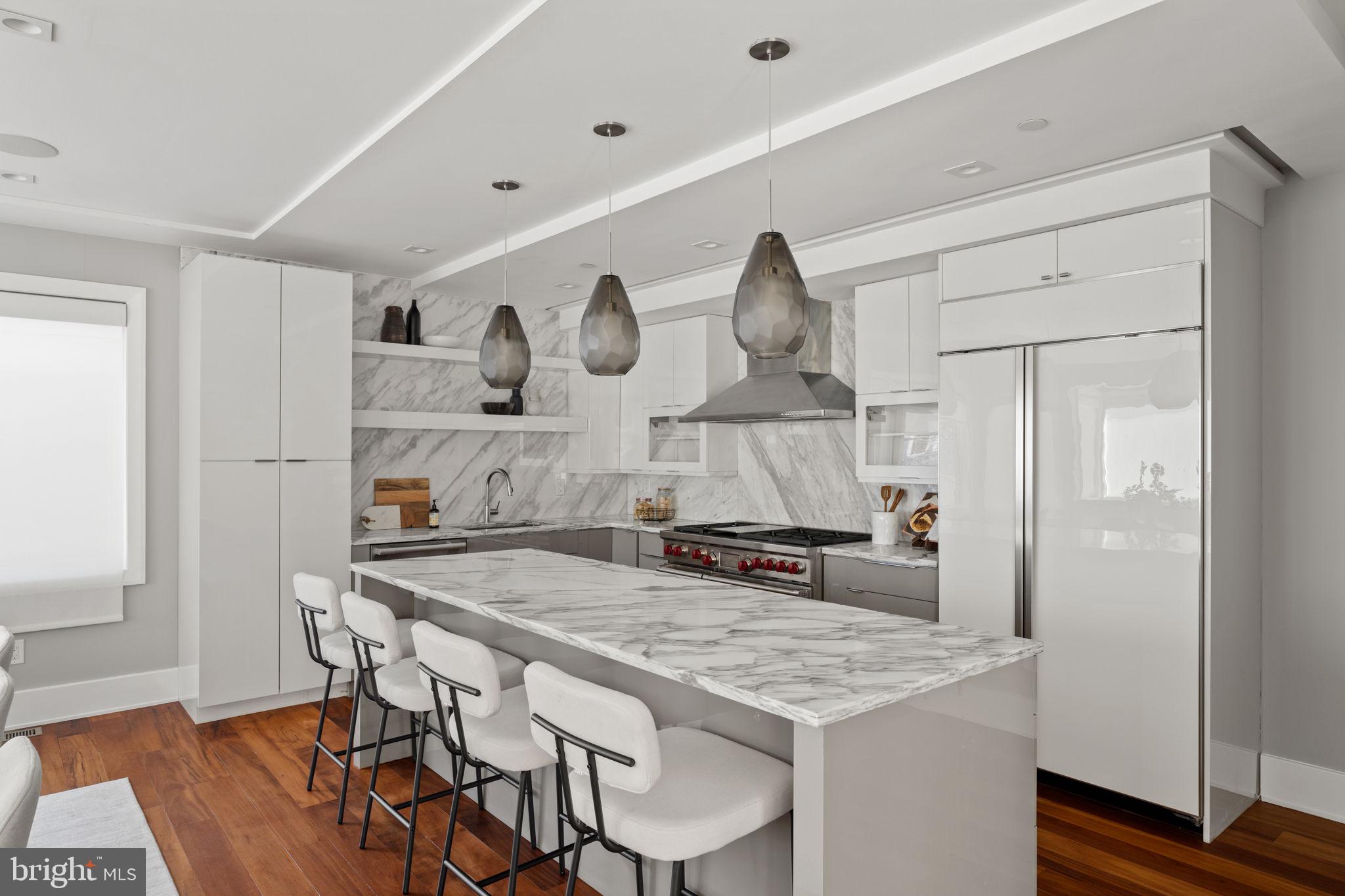 QUEEN VILLAGE - Residential