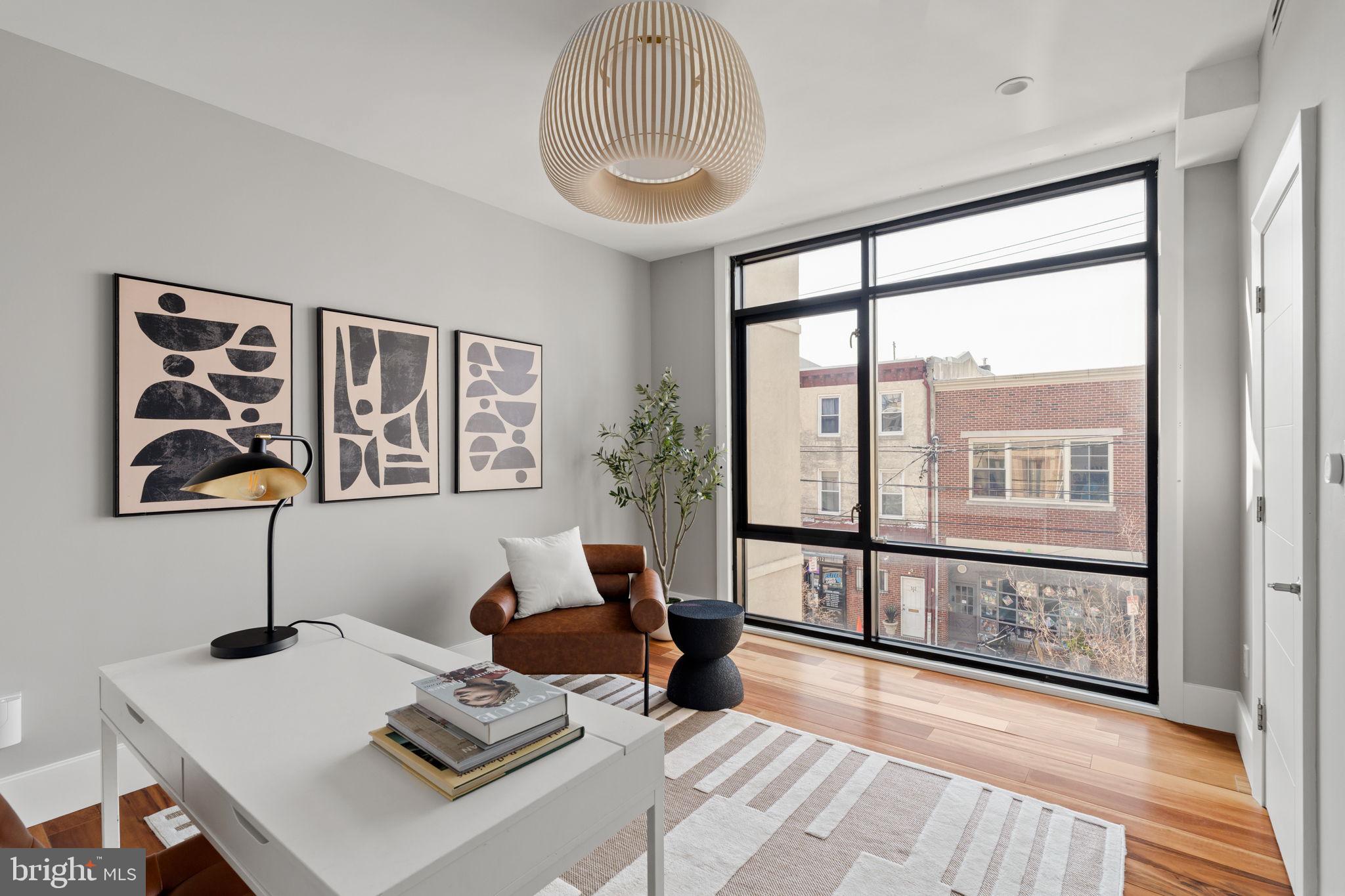 QUEEN VILLAGE - Residential