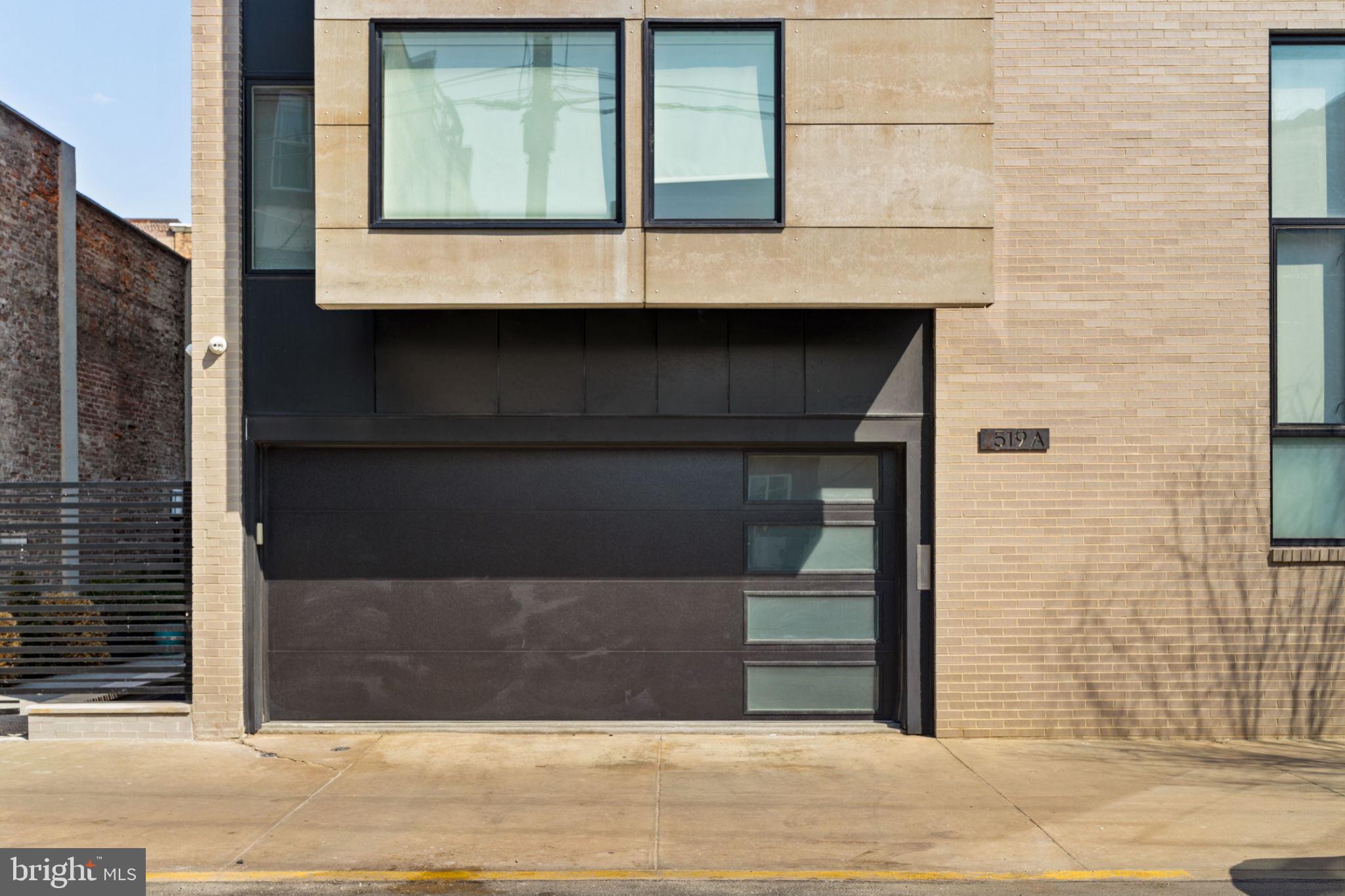 QUEEN VILLAGE - Residential