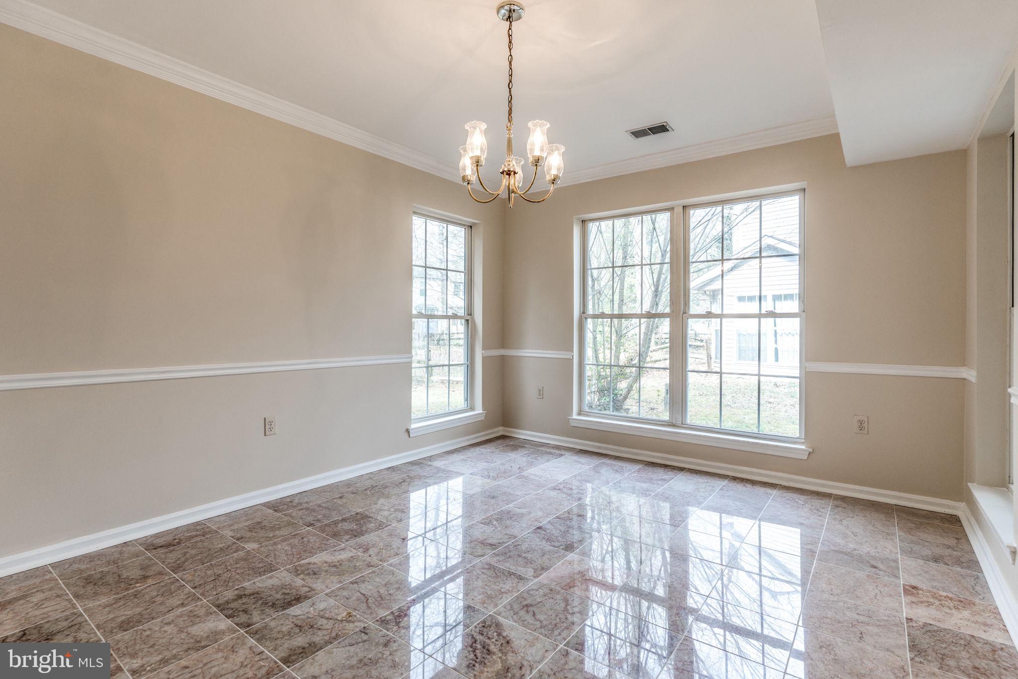 ST CHARLES HUNTINGTON - Residential Lease