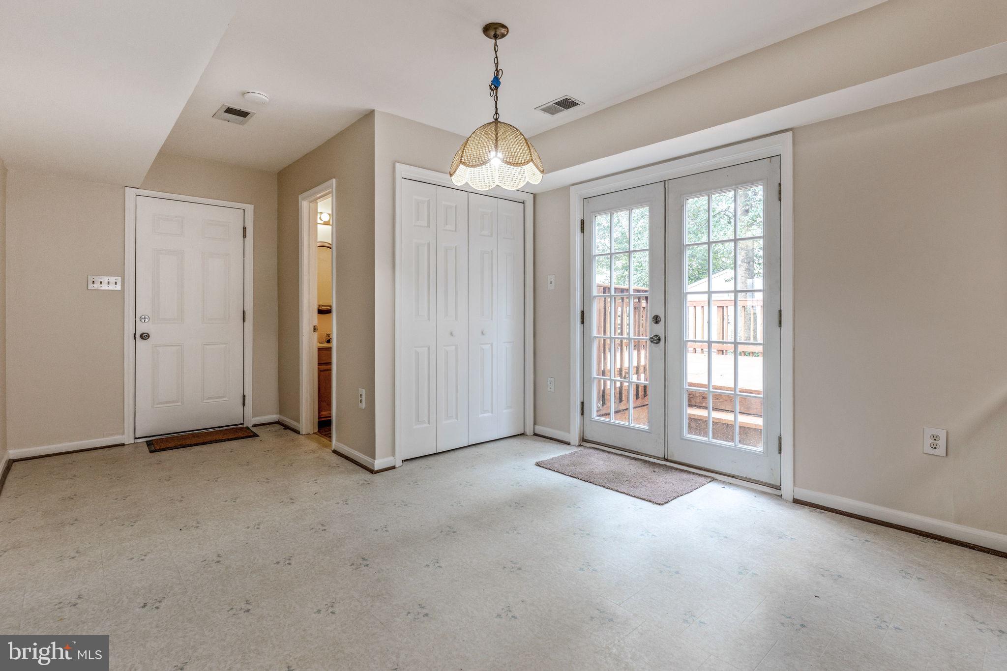 ST CHARLES HUNTINGTON - Residential Lease