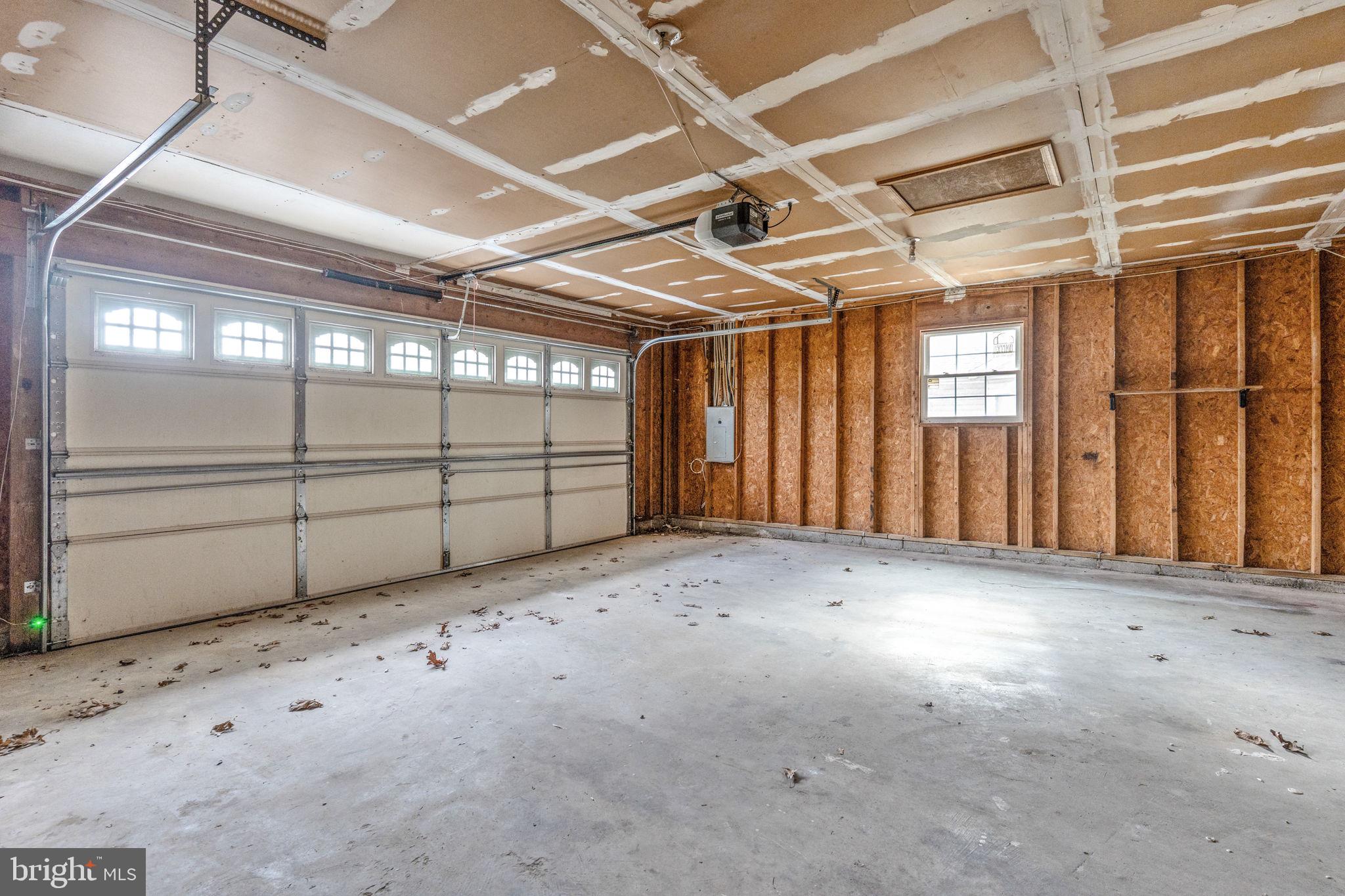 ST CHARLES HUNTINGTON - Residential Lease