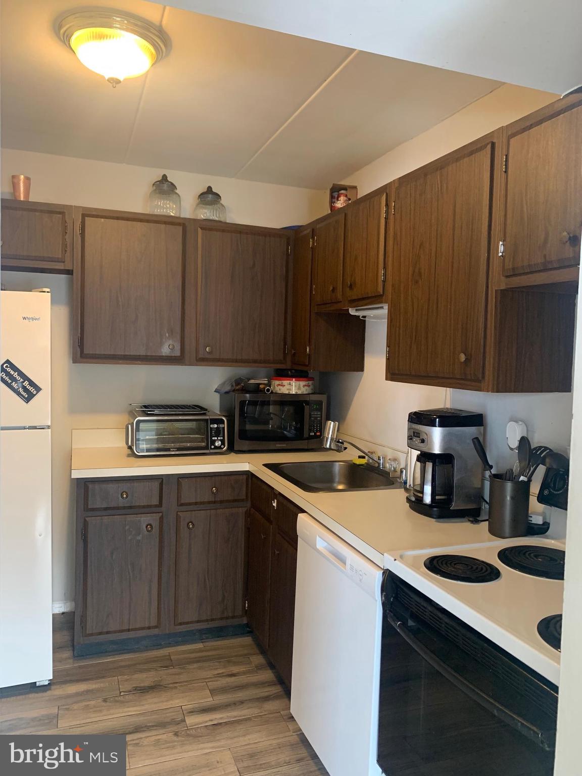 COUNTRY CLUB GREEN - Residential