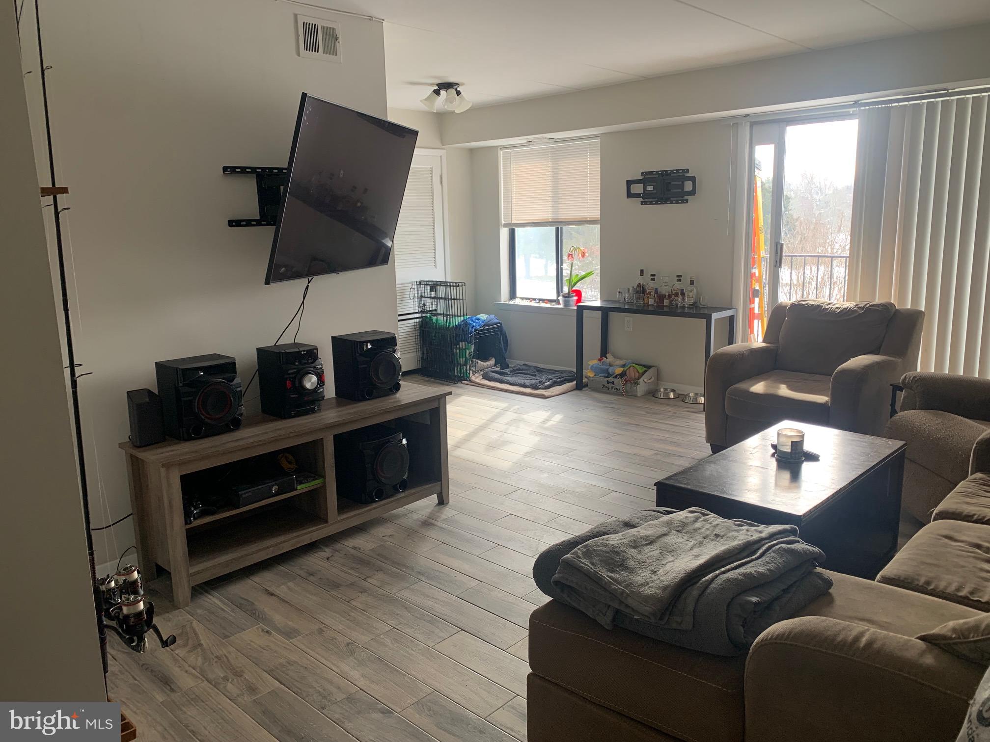 COUNTRY CLUB GREEN - Residential