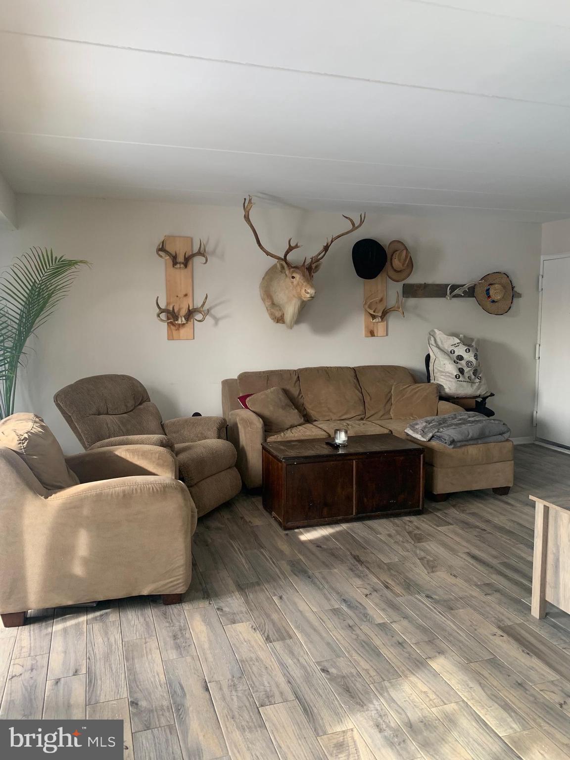 COUNTRY CLUB GREEN - Residential