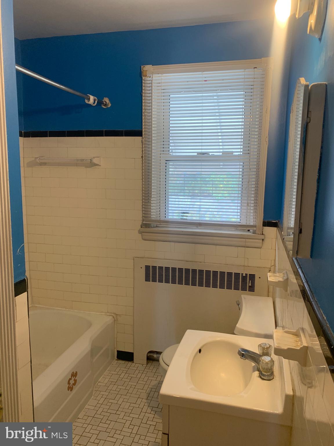 LAKEWOOD APARTMENTS - Residential