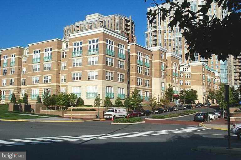 SAVOY AT RESTON TOWN CENTER - Residential Lease