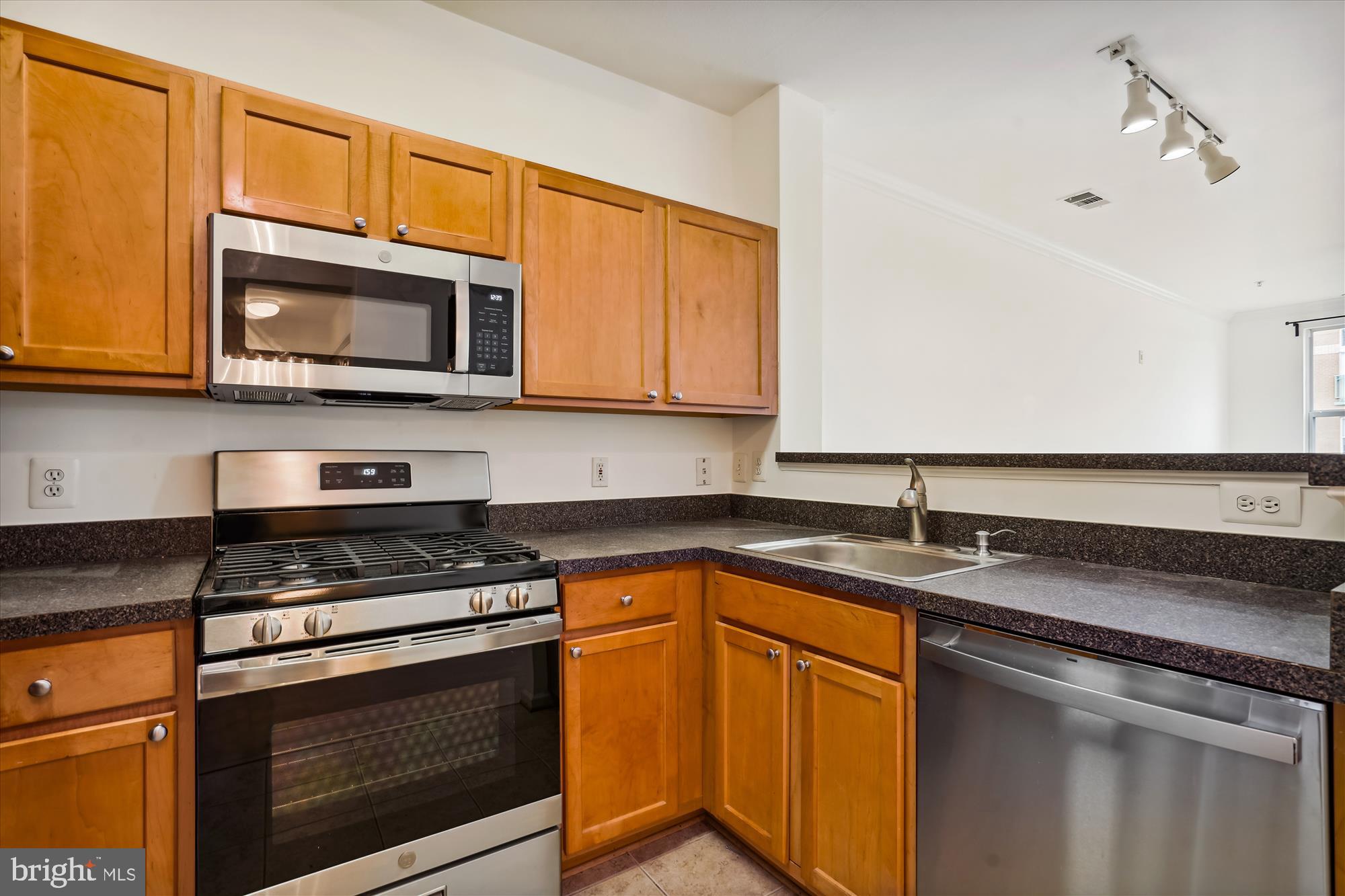 SAVOY AT RESTON TOWN CENTER - Residential Lease