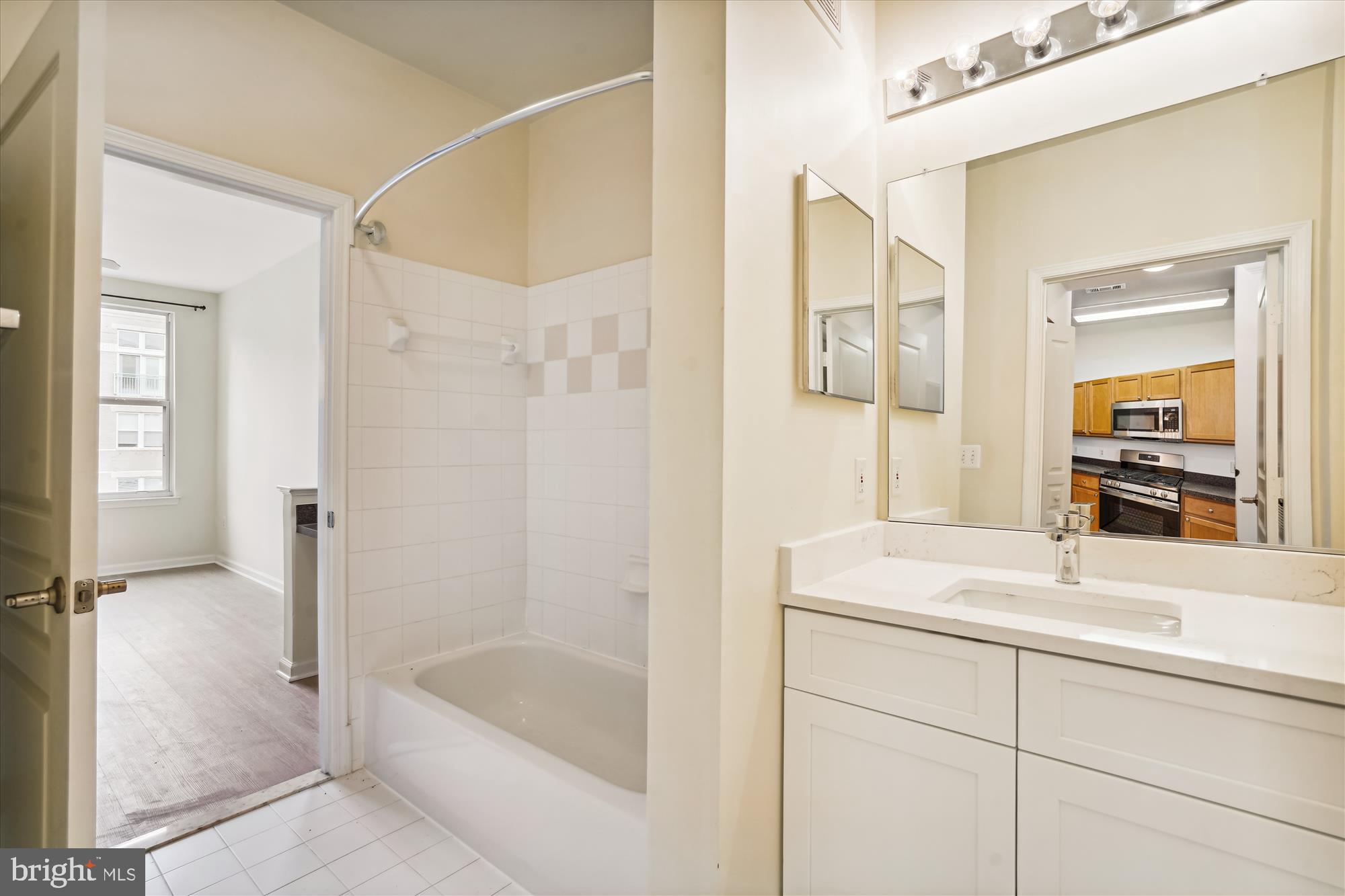 SAVOY AT RESTON TOWN CENTER - Residential Lease