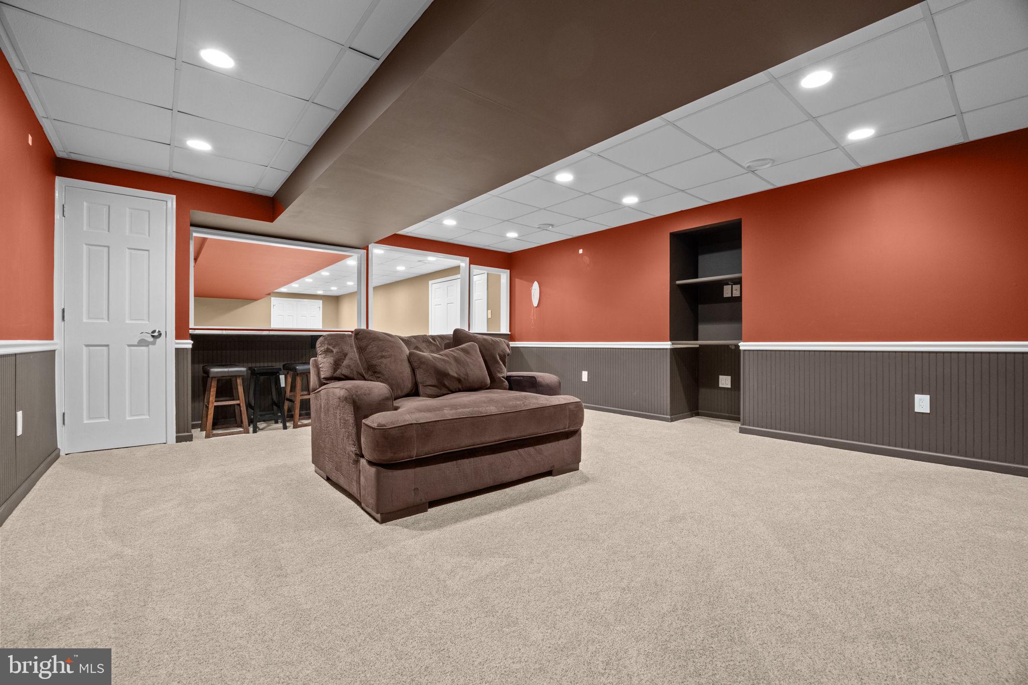 LONGSHORE ESTS - Residential