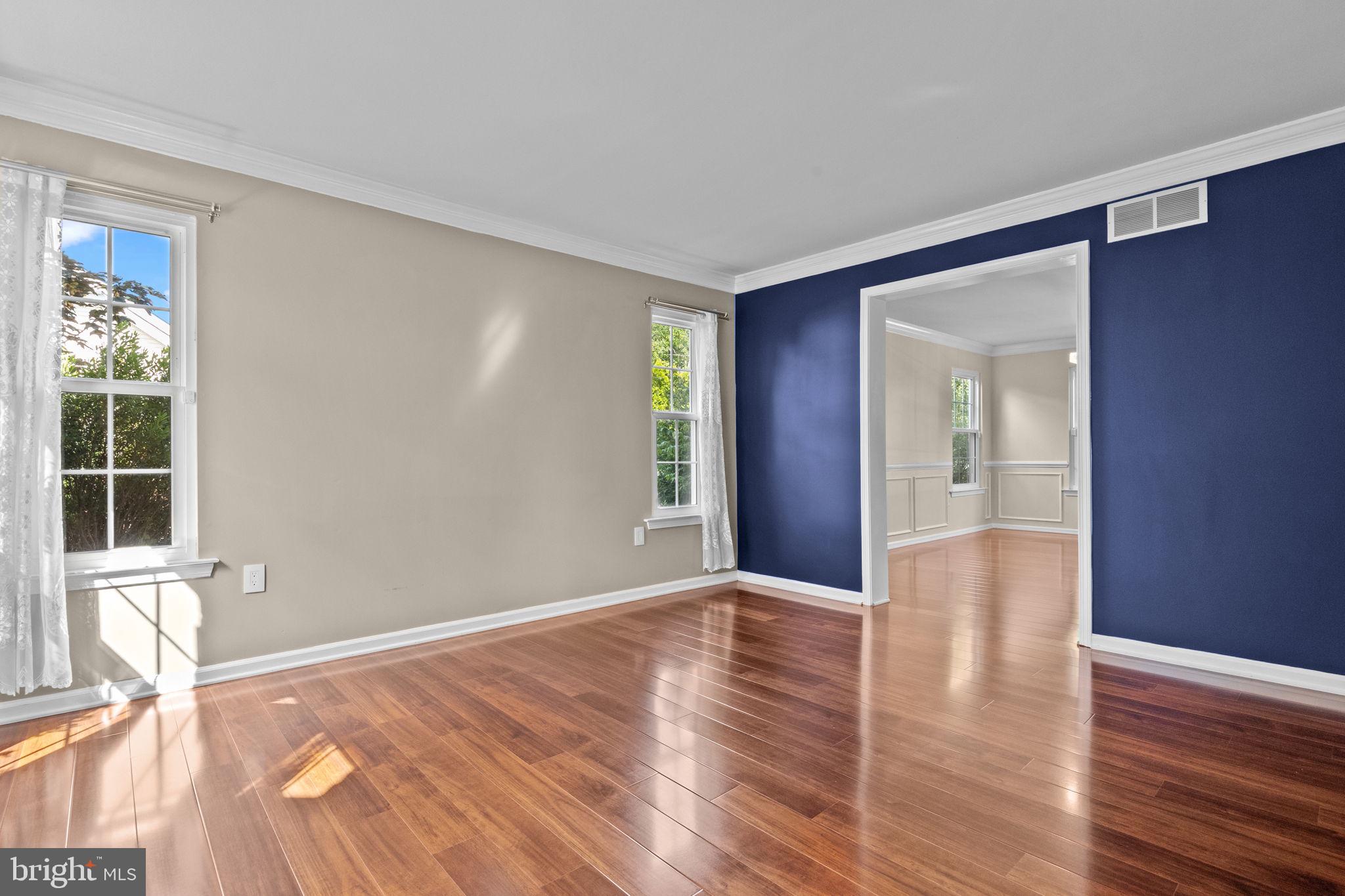 LONGSHORE ESTS - Residential