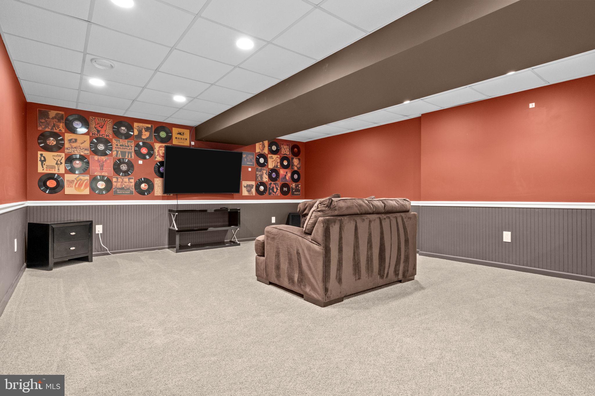 LONGSHORE ESTS - Residential