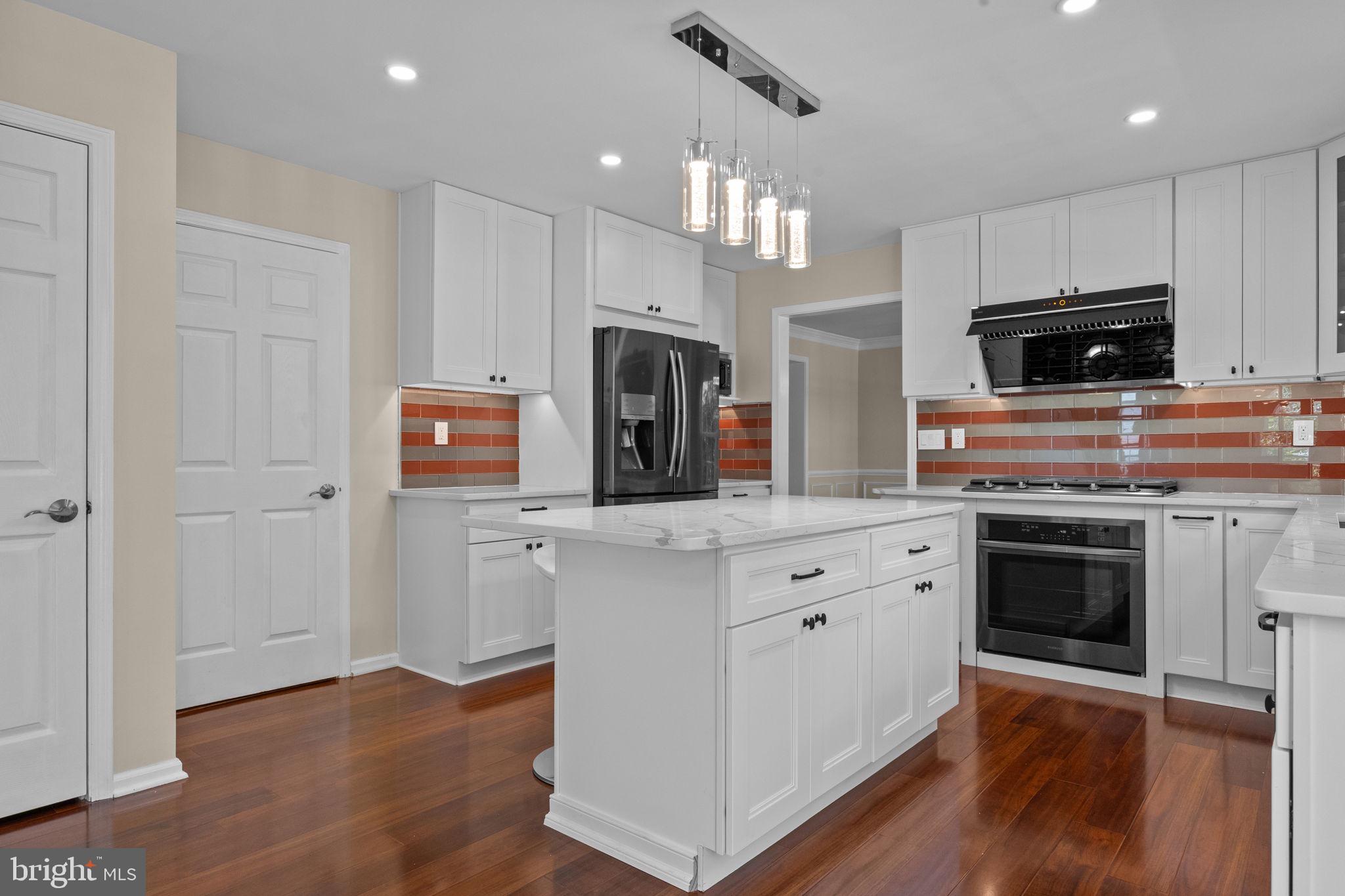 LONGSHORE ESTS - Residential