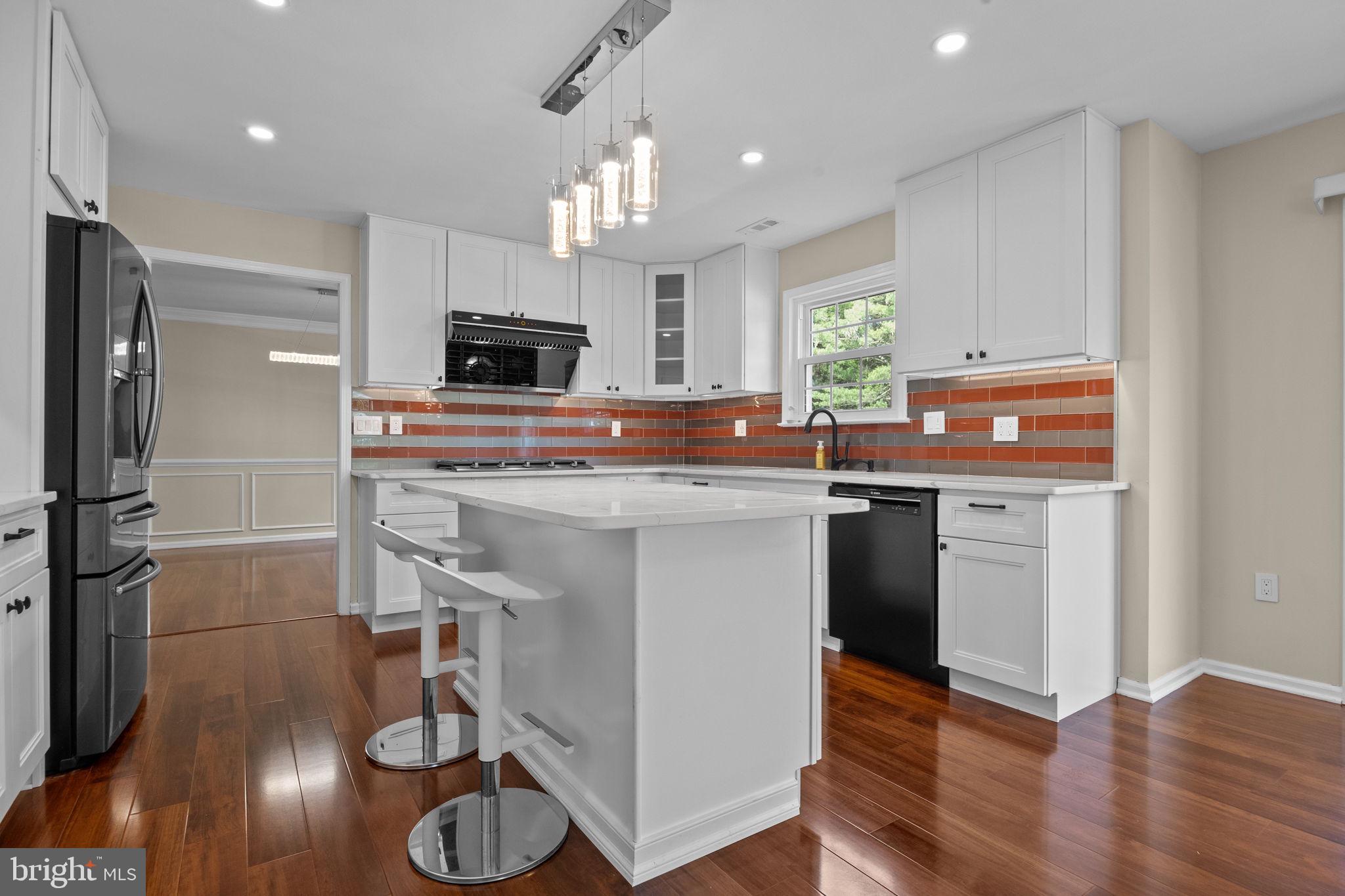 LONGSHORE ESTS - Residential