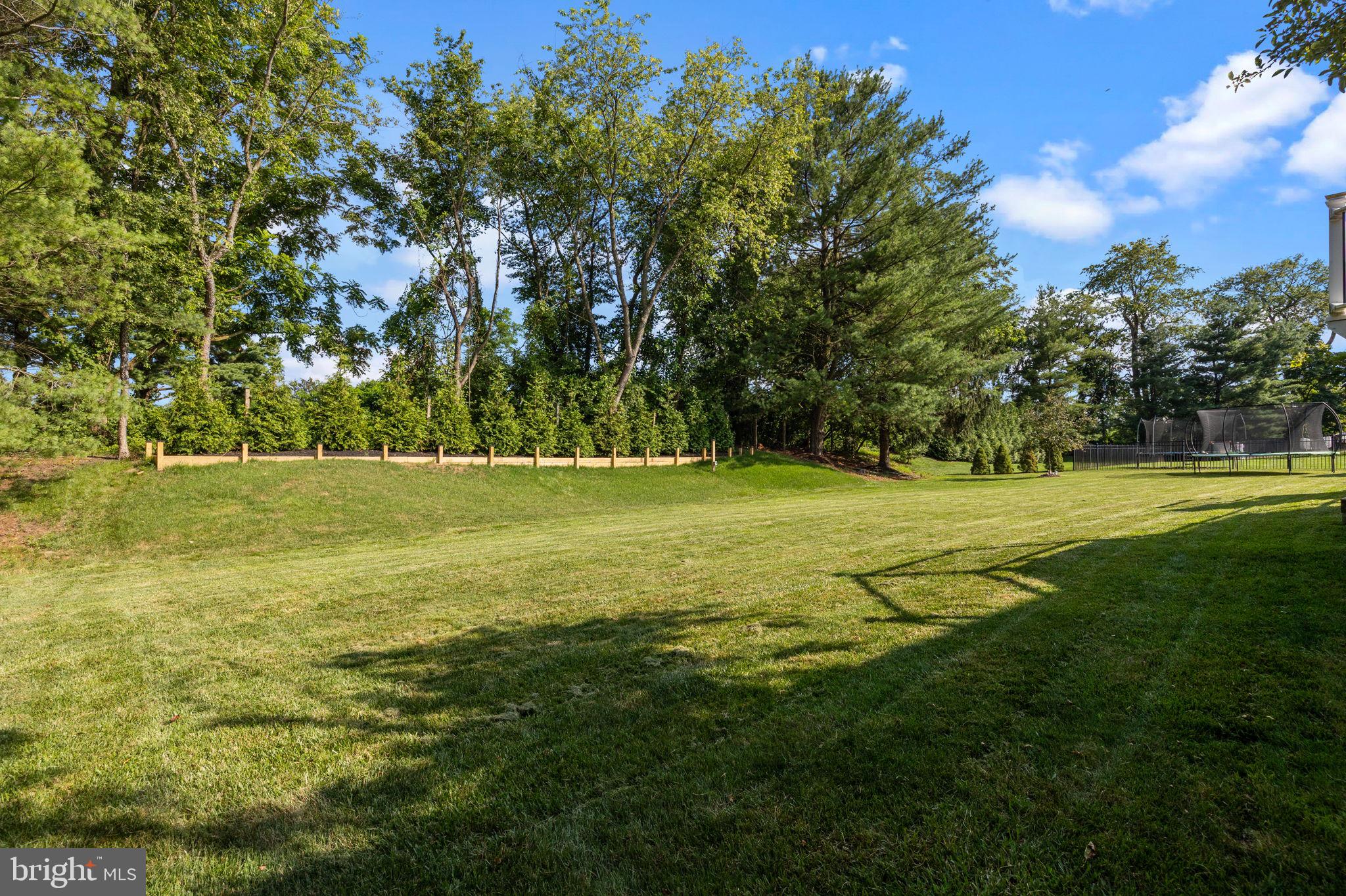 LONGSHORE ESTS - Residential