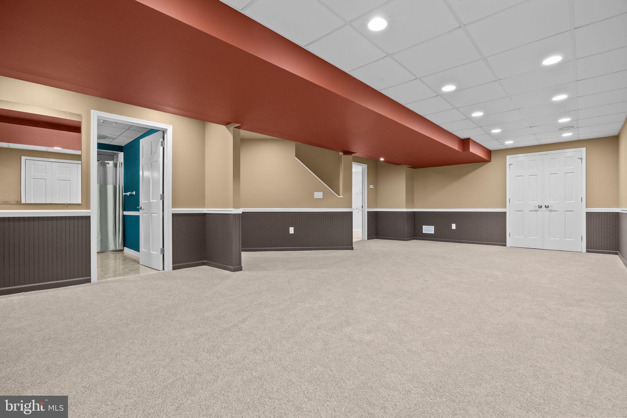 LONGSHORE ESTS - Residential