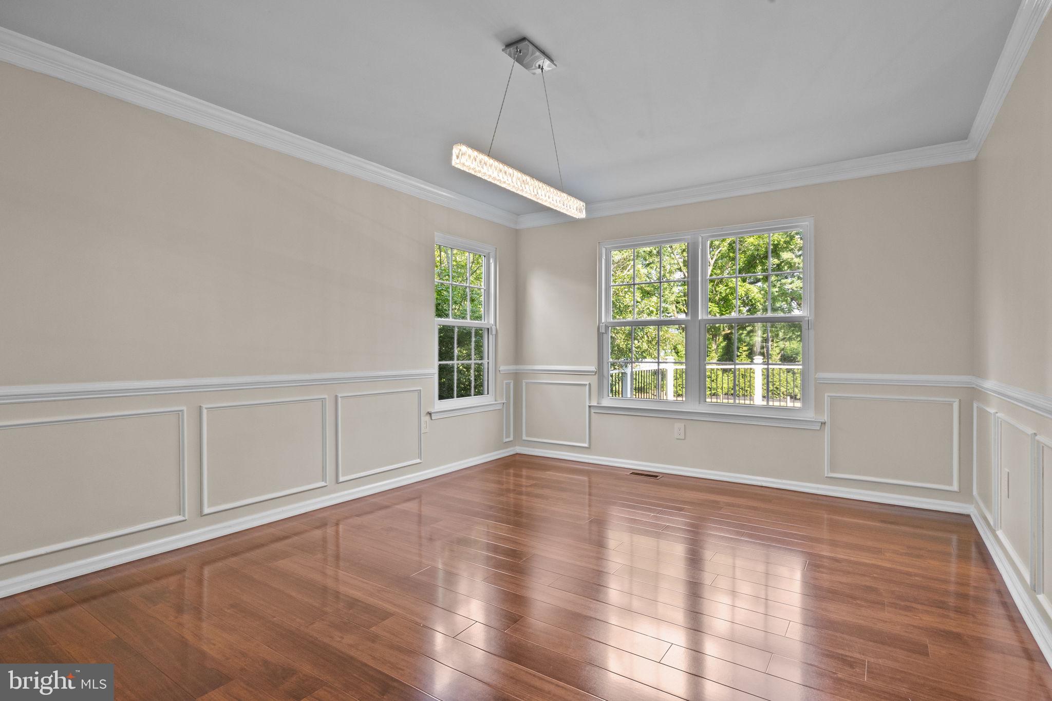 LONGSHORE ESTS - Residential