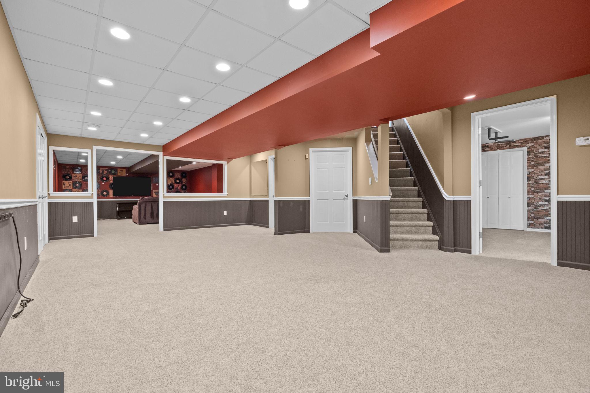 LONGSHORE ESTS - Residential