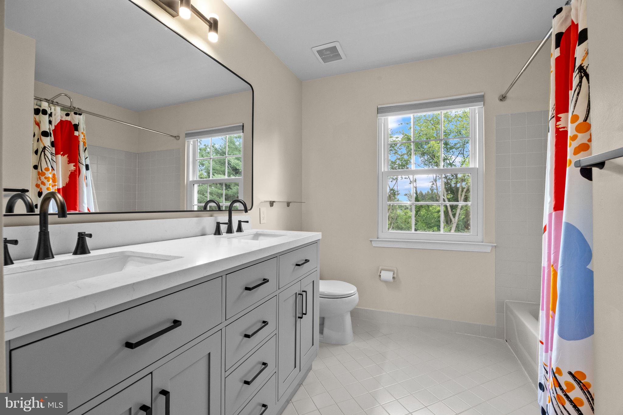 LONGSHORE ESTS - Residential