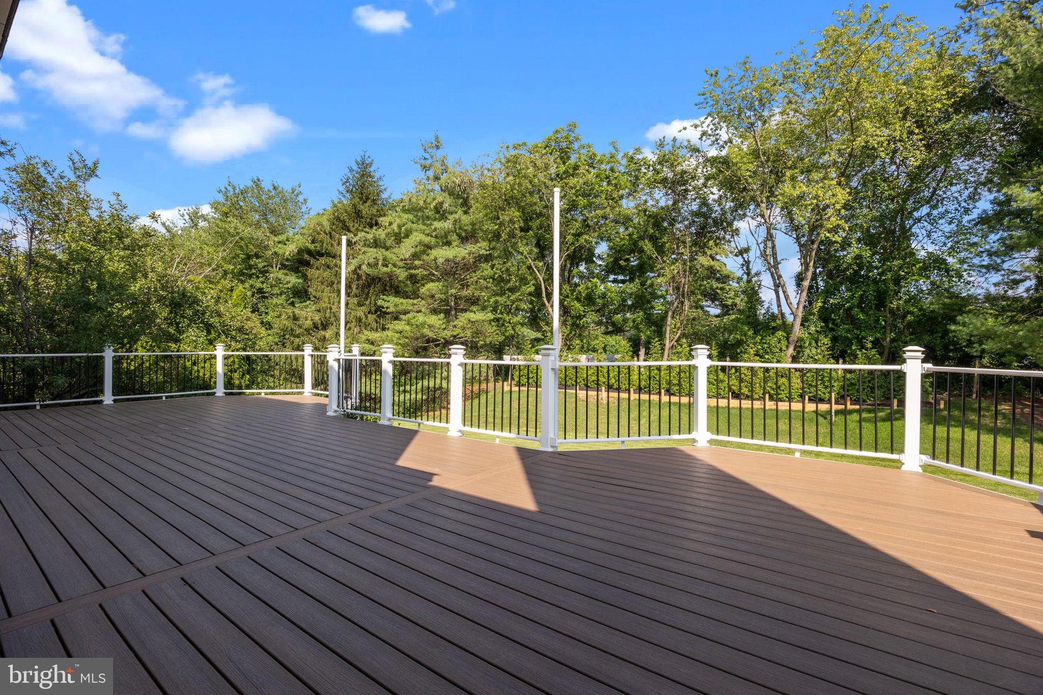 LONGSHORE ESTS - Residential