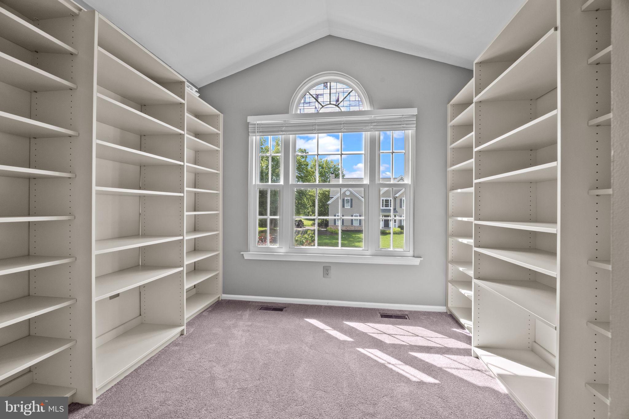 LONGSHORE ESTS - Residential