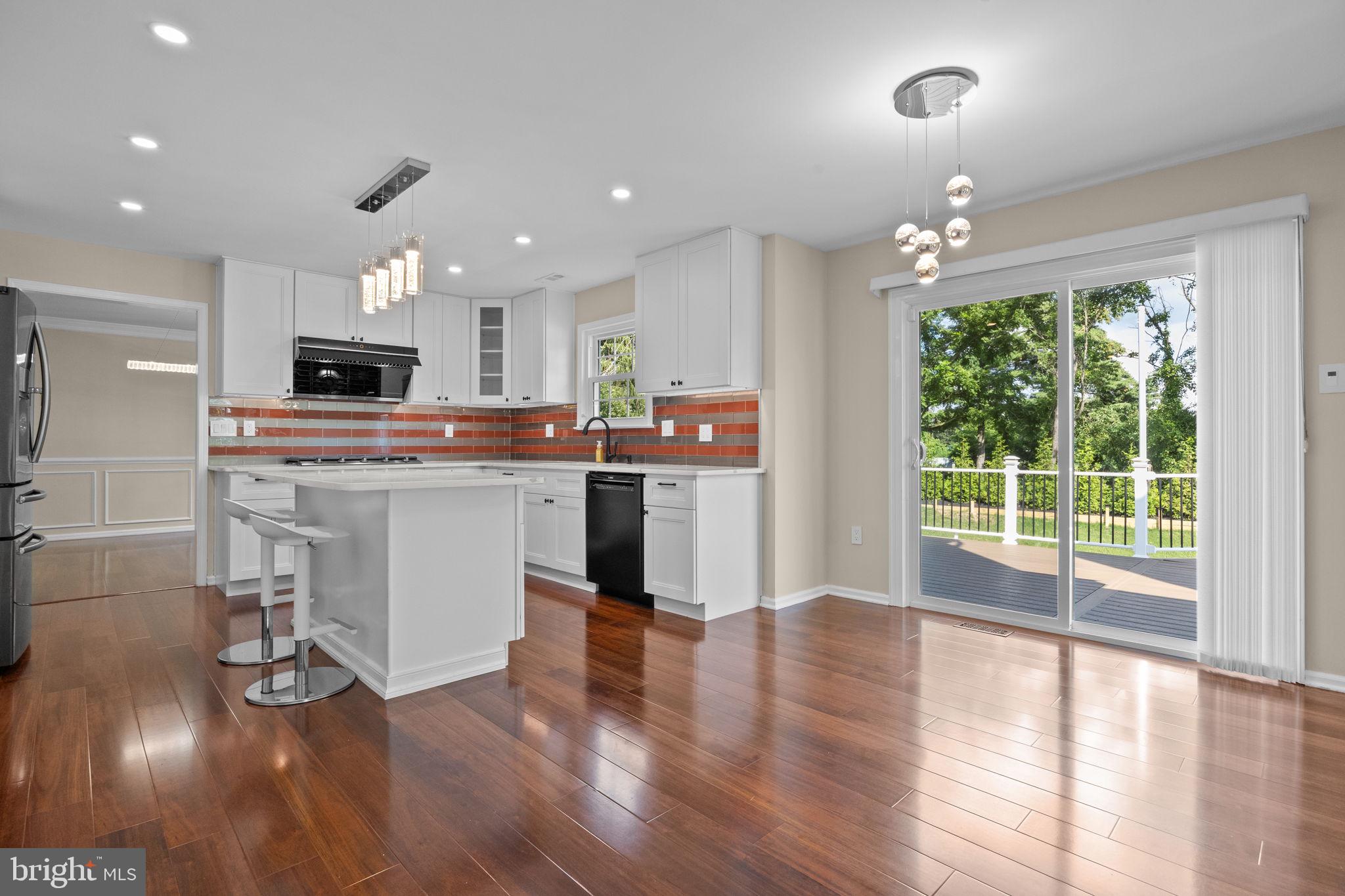 LONGSHORE ESTS - Residential