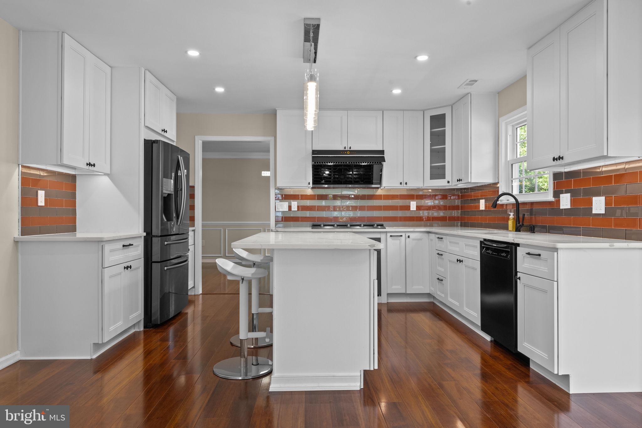 LONGSHORE ESTS - Residential