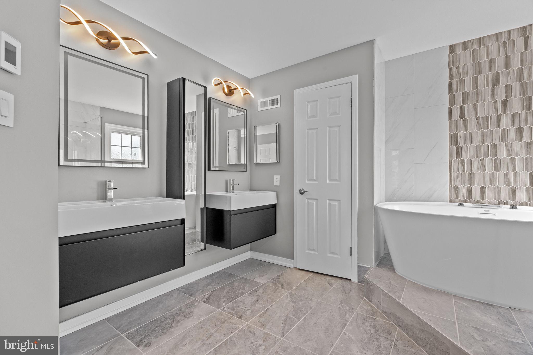 LONGSHORE ESTS - Residential