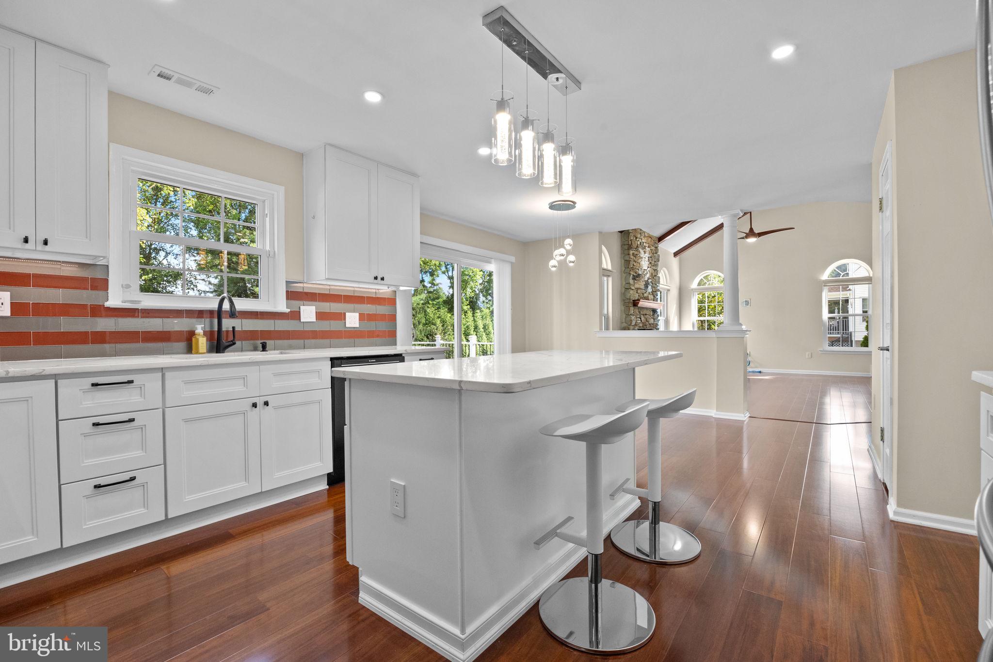 LONGSHORE ESTS - Residential