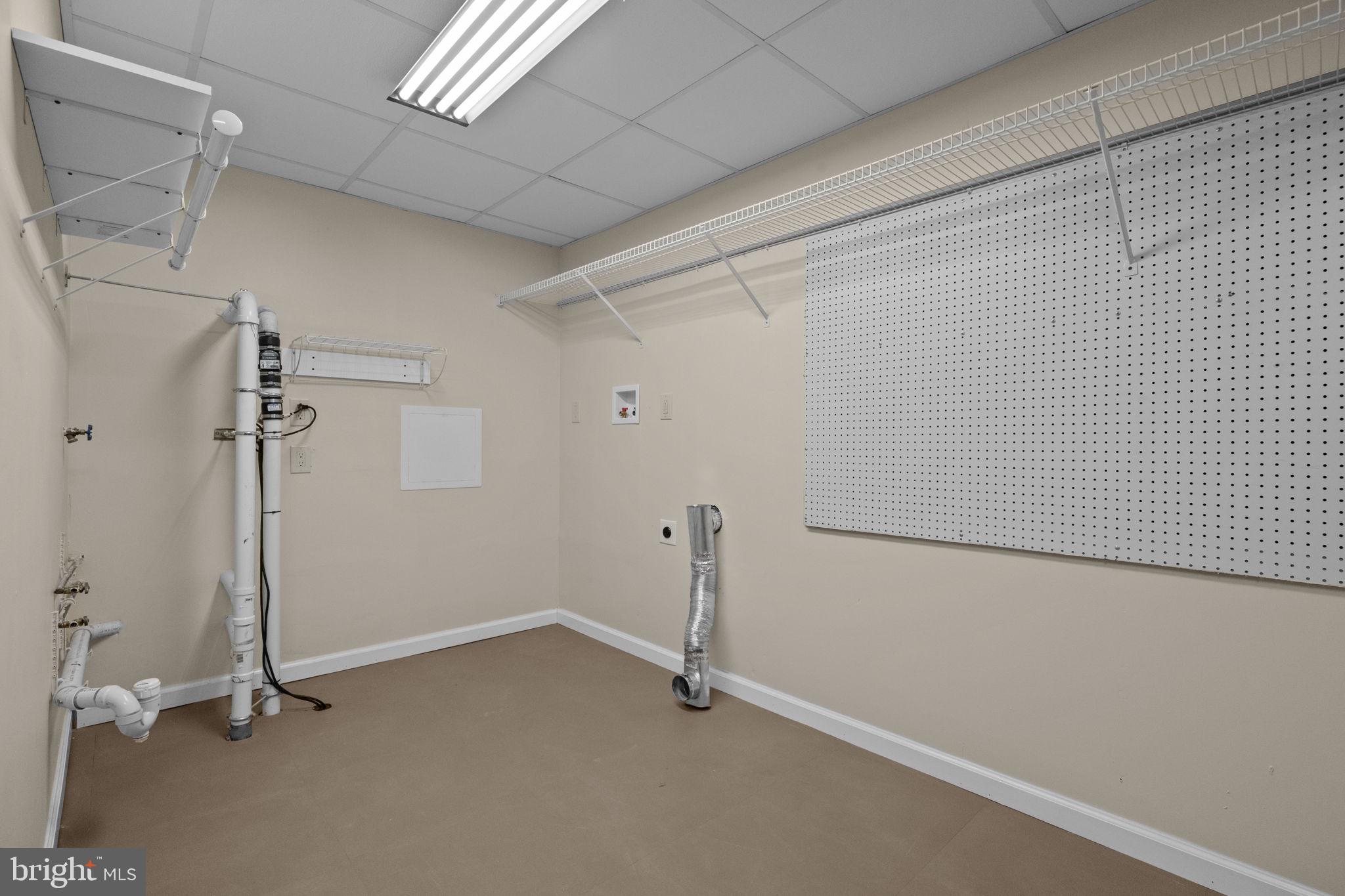 LONGSHORE ESTS - Residential